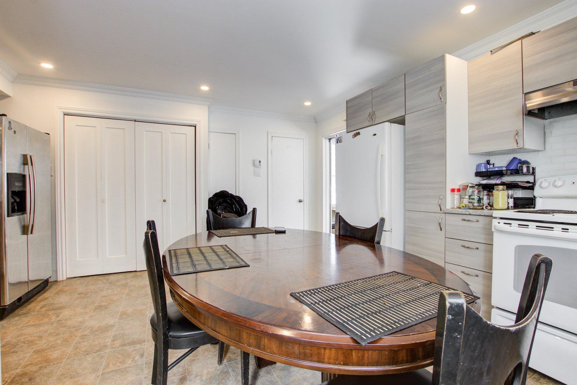 









4126

 - 4130


Rue de Charleroi

,
Montréal (Montréal-Nord),




QC
H1H1S8

