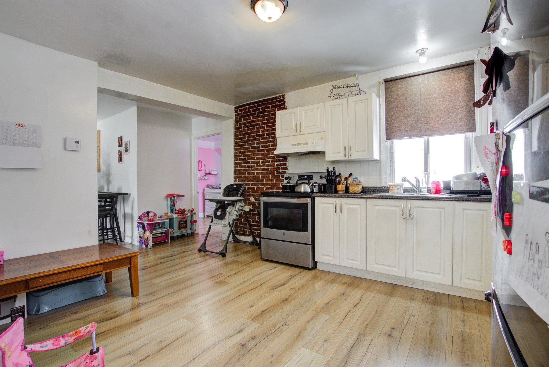 









4126

 - 4130


Rue de Charleroi

,
Montréal (Montréal-Nord),




QC
H1H1S8

