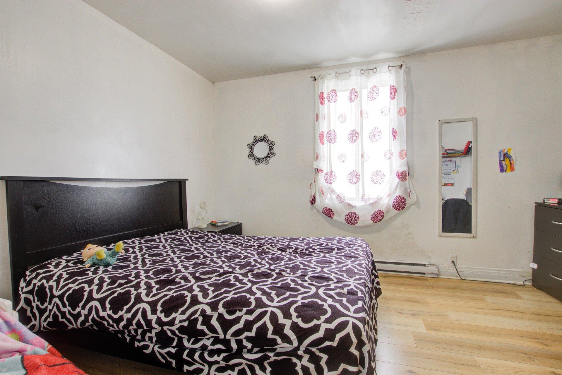 









4126

 - 4130


Rue de Charleroi

,
Montréal (Montréal-Nord),




QC
H1H1S8

