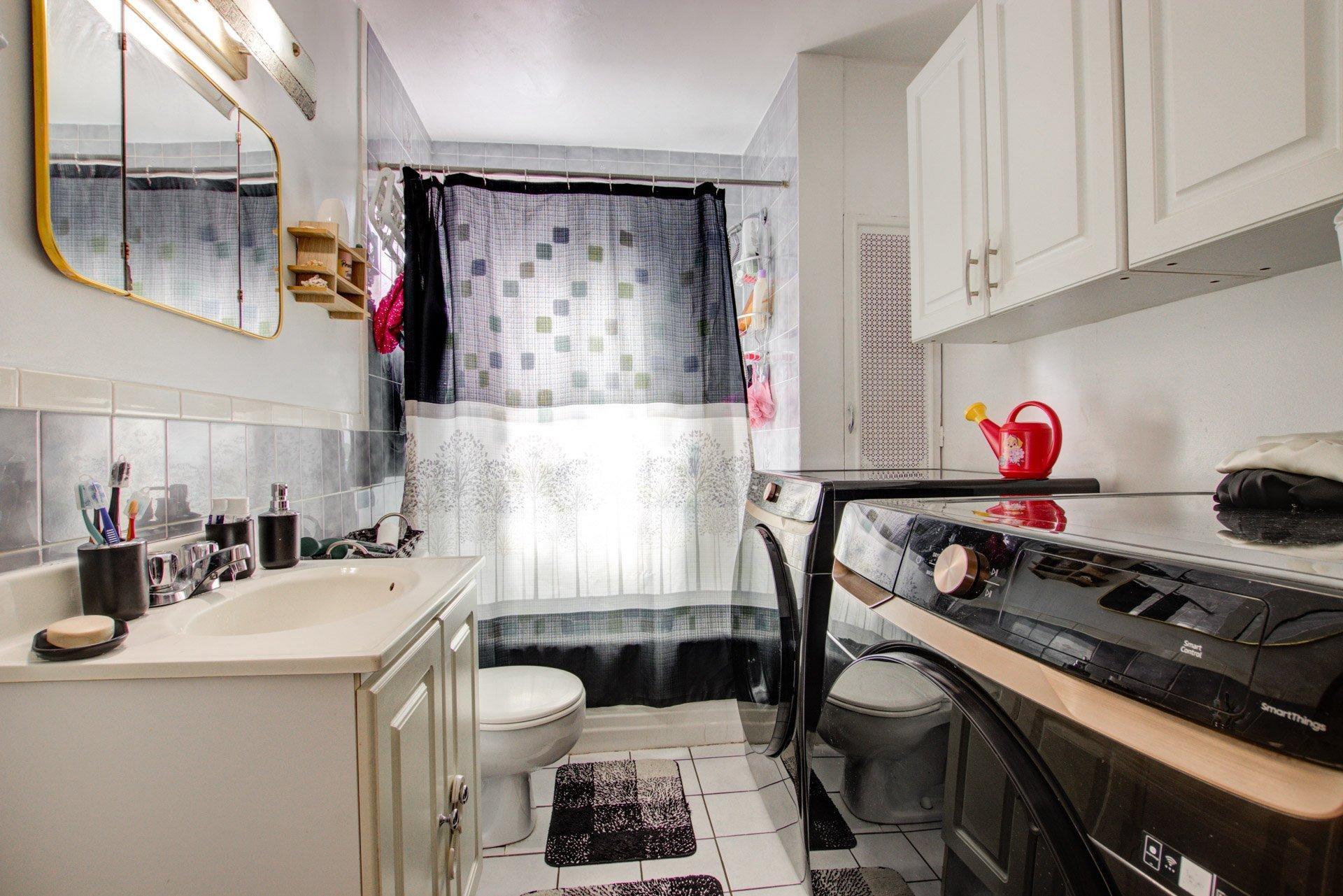 









4126

 - 4130


Rue de Charleroi

,
Montréal (Montréal-Nord),




QC
H1H1S8

