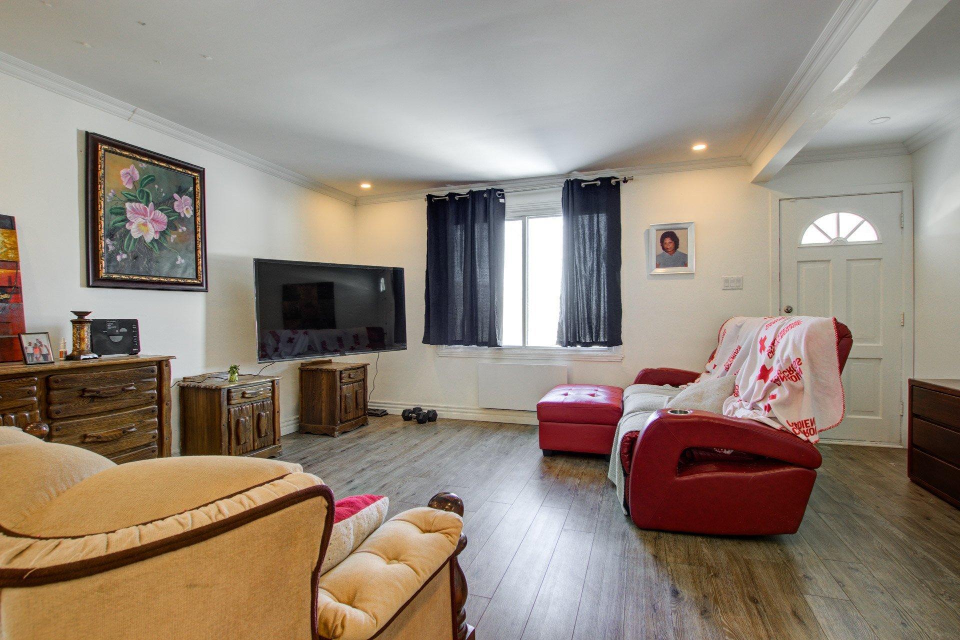 









4126

 - 4130


Rue de Charleroi

,
Montréal (Montréal-Nord),




QC
H1H1S8

