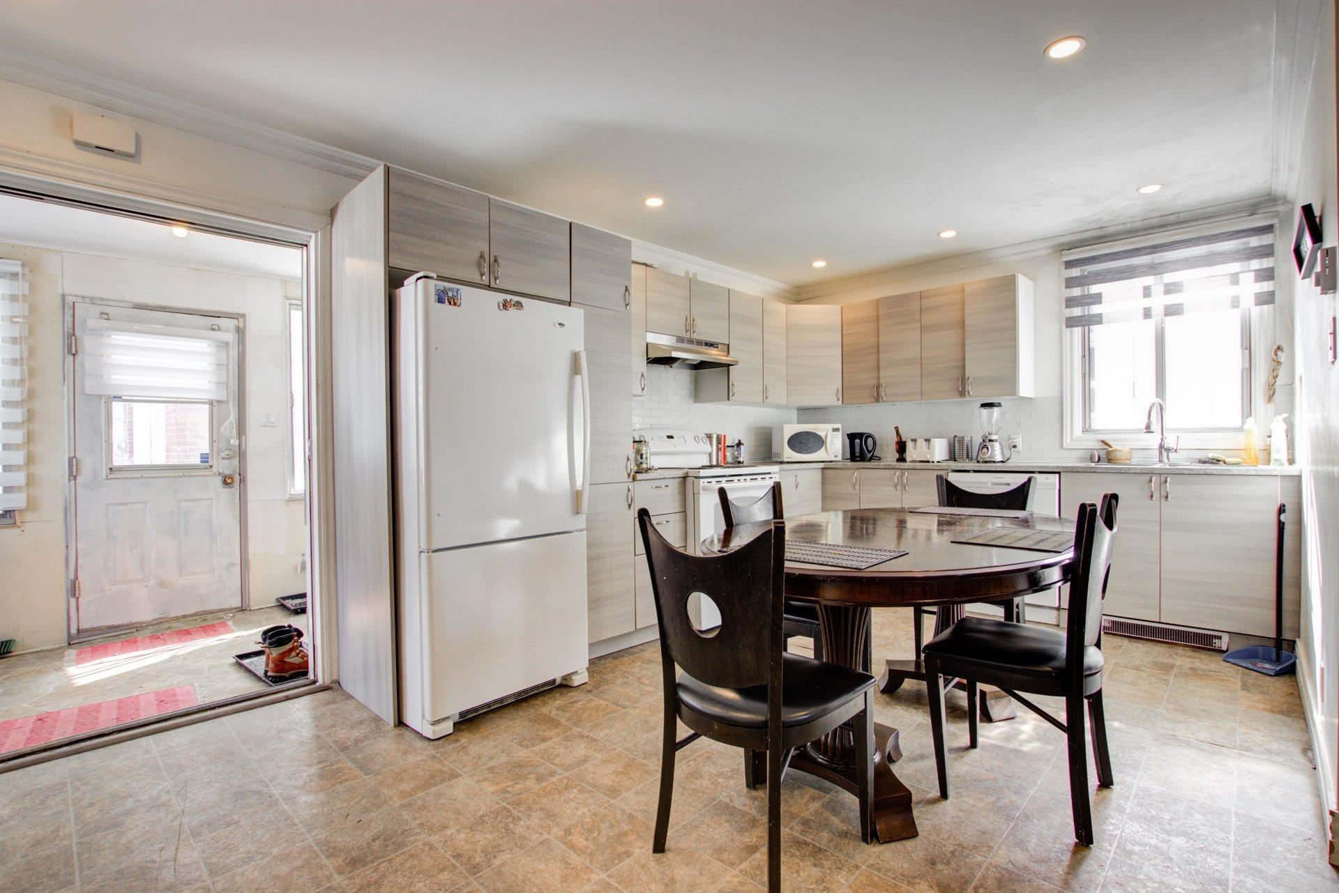 









4126

 - 4130


Rue de Charleroi

,
Montréal (Montréal-Nord),




QC
H1H1S8

