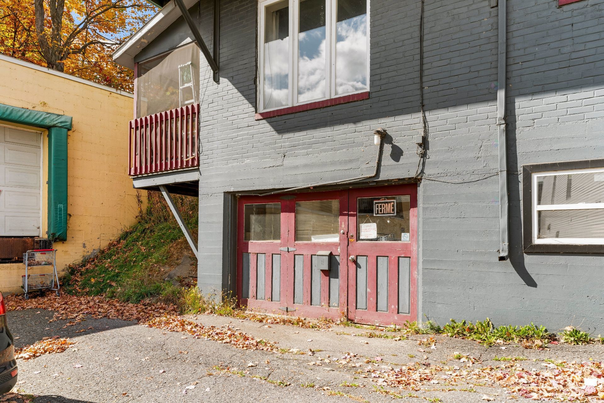 









24

 - 26


Rue Court

,
Coaticook,




QC
J1A1K9

