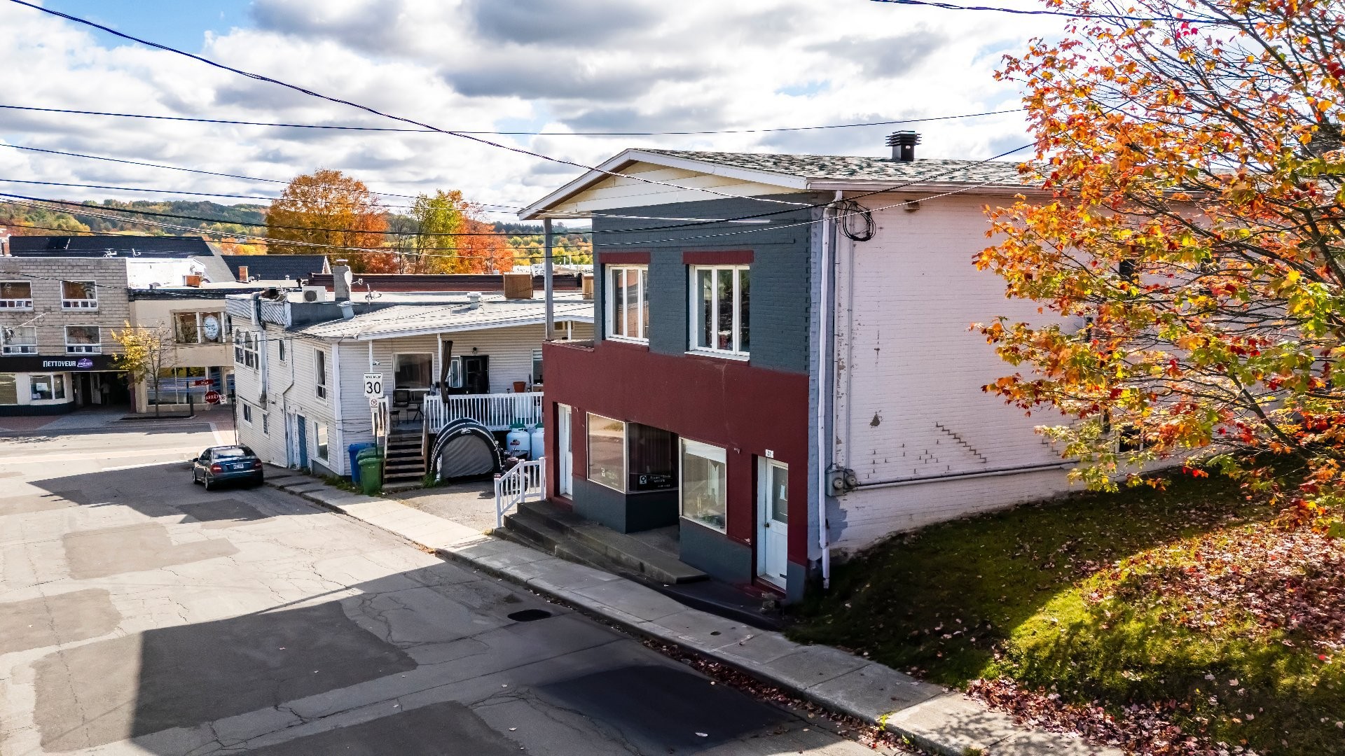 









24

 - 26


Rue Court

,
Coaticook,




QC
J1A1K9

