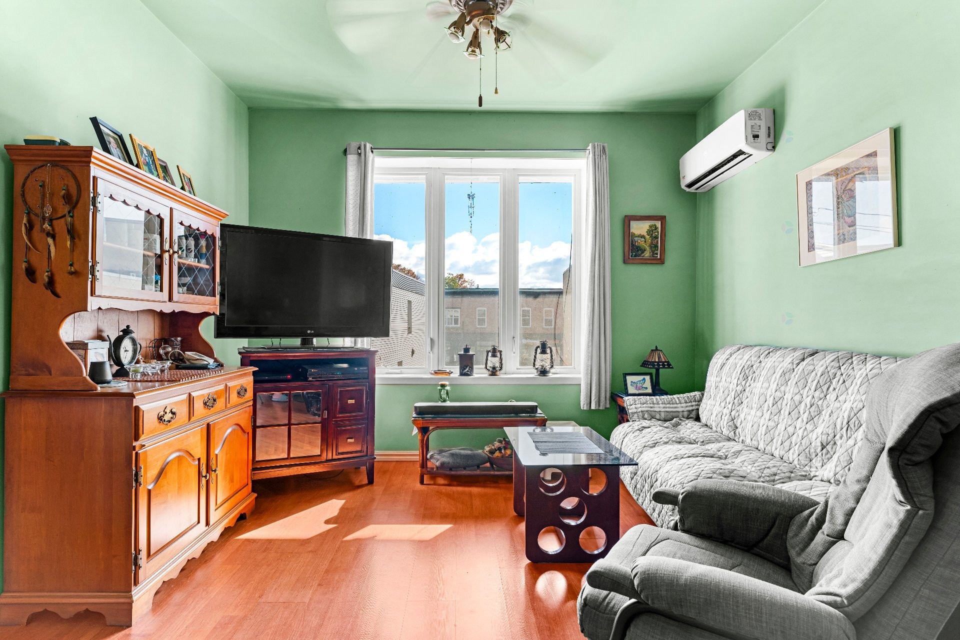 









24

 - 26


Rue Court

,
Coaticook,




QC
J1A1K9

