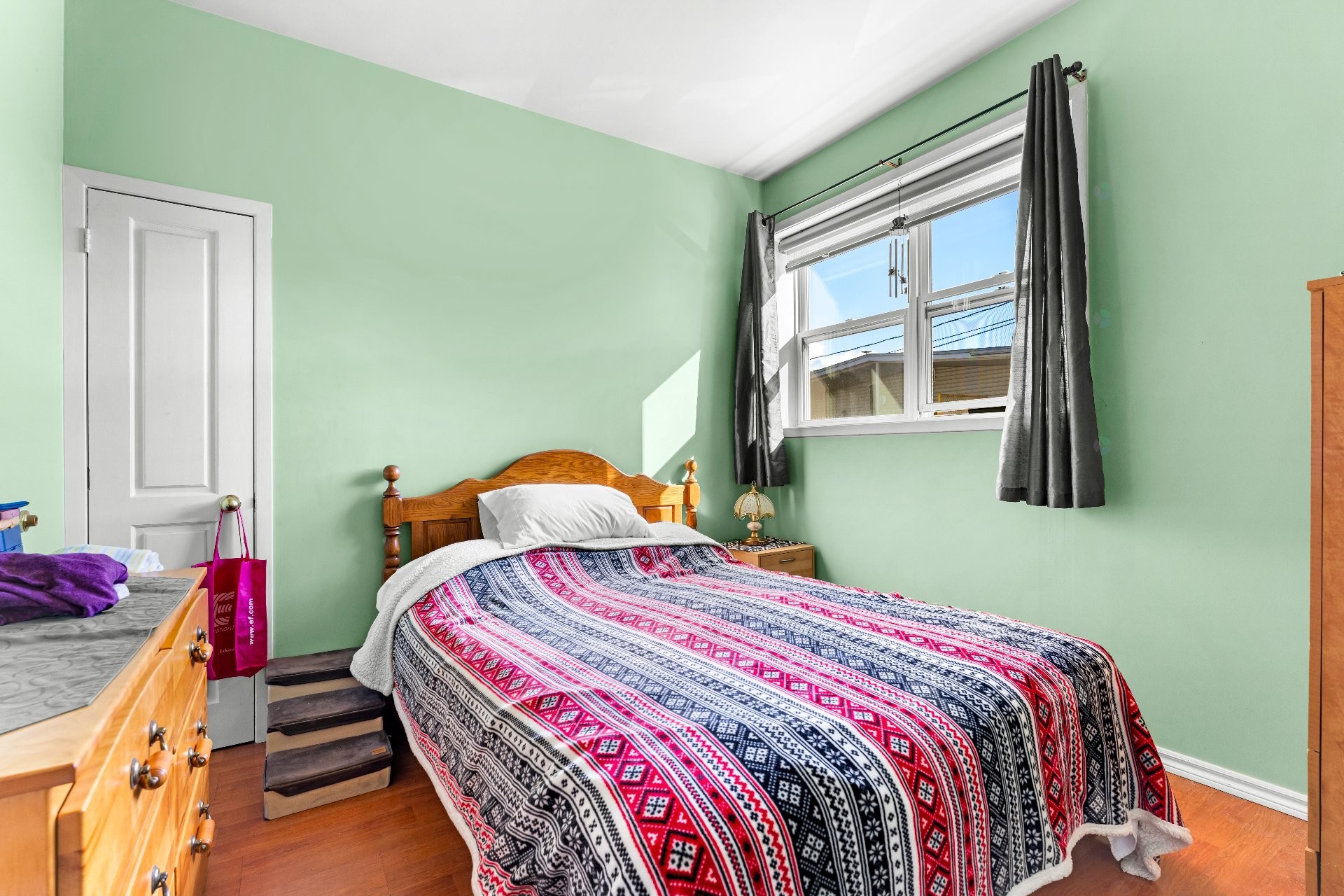 









24

 - 26


Rue Court

,
Coaticook,




QC
J1A1K9

