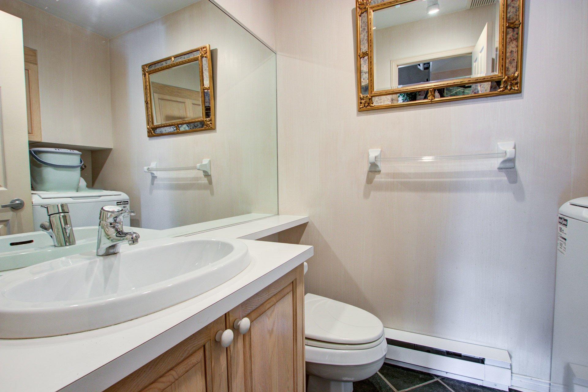 









1708


Rue de la Biche

,
Longueuil (Le Vieux-Longueuil),




QC
J4N1M9

