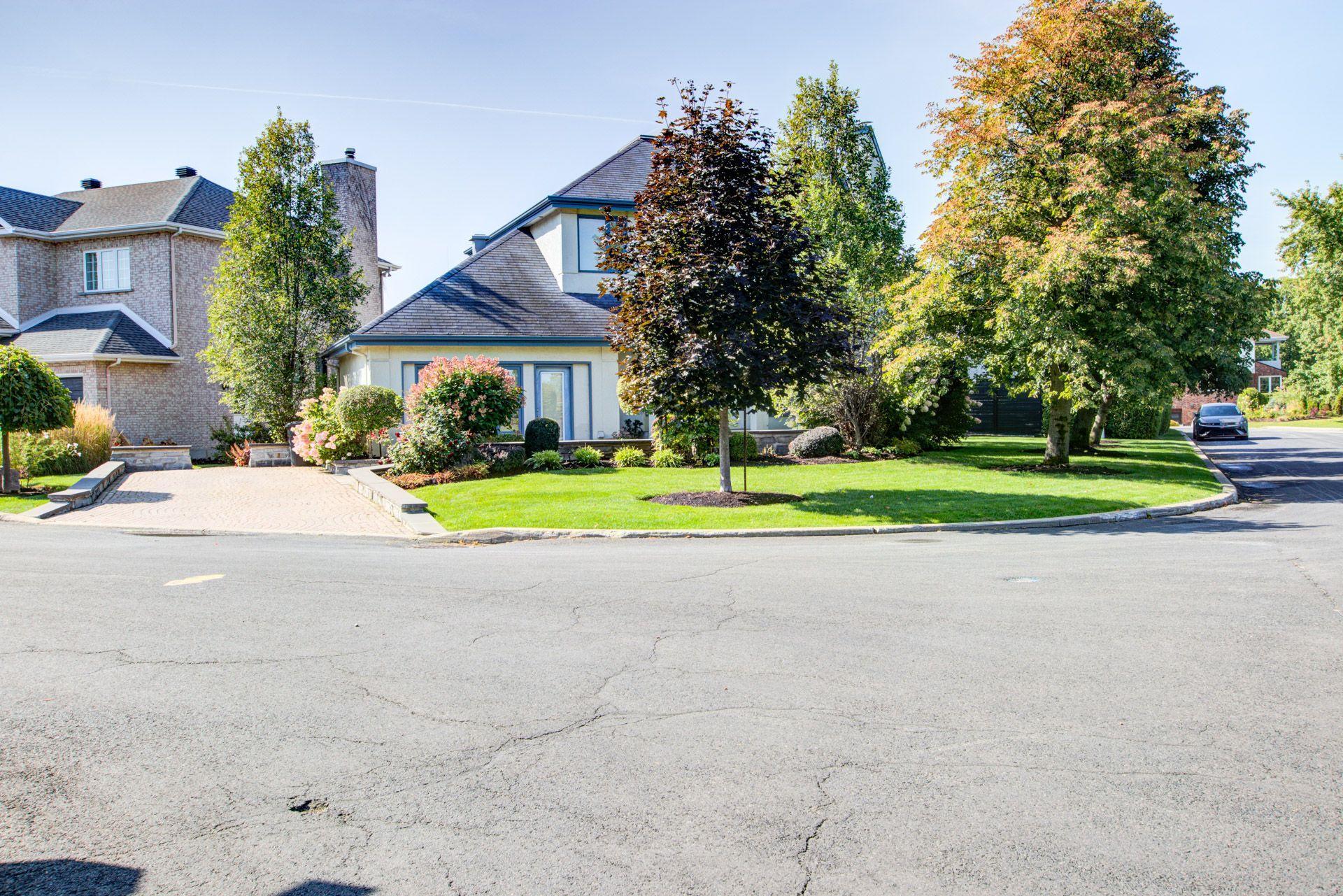 









1708


Rue de la Biche

,
Longueuil (Le Vieux-Longueuil),




QC
J4N1M9

