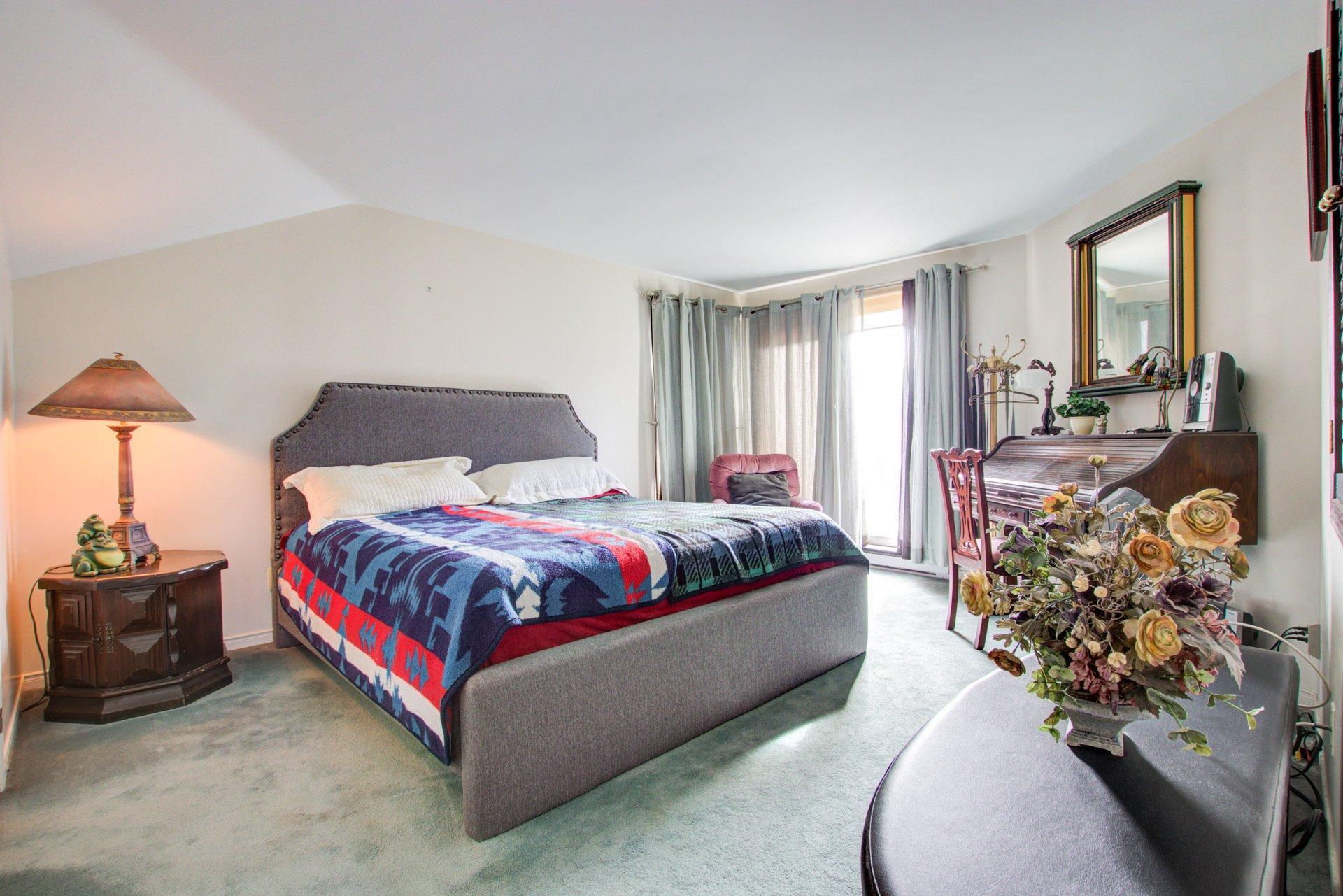 









1708


Rue de la Biche

,
Longueuil (Le Vieux-Longueuil),




QC
J4N1M9

