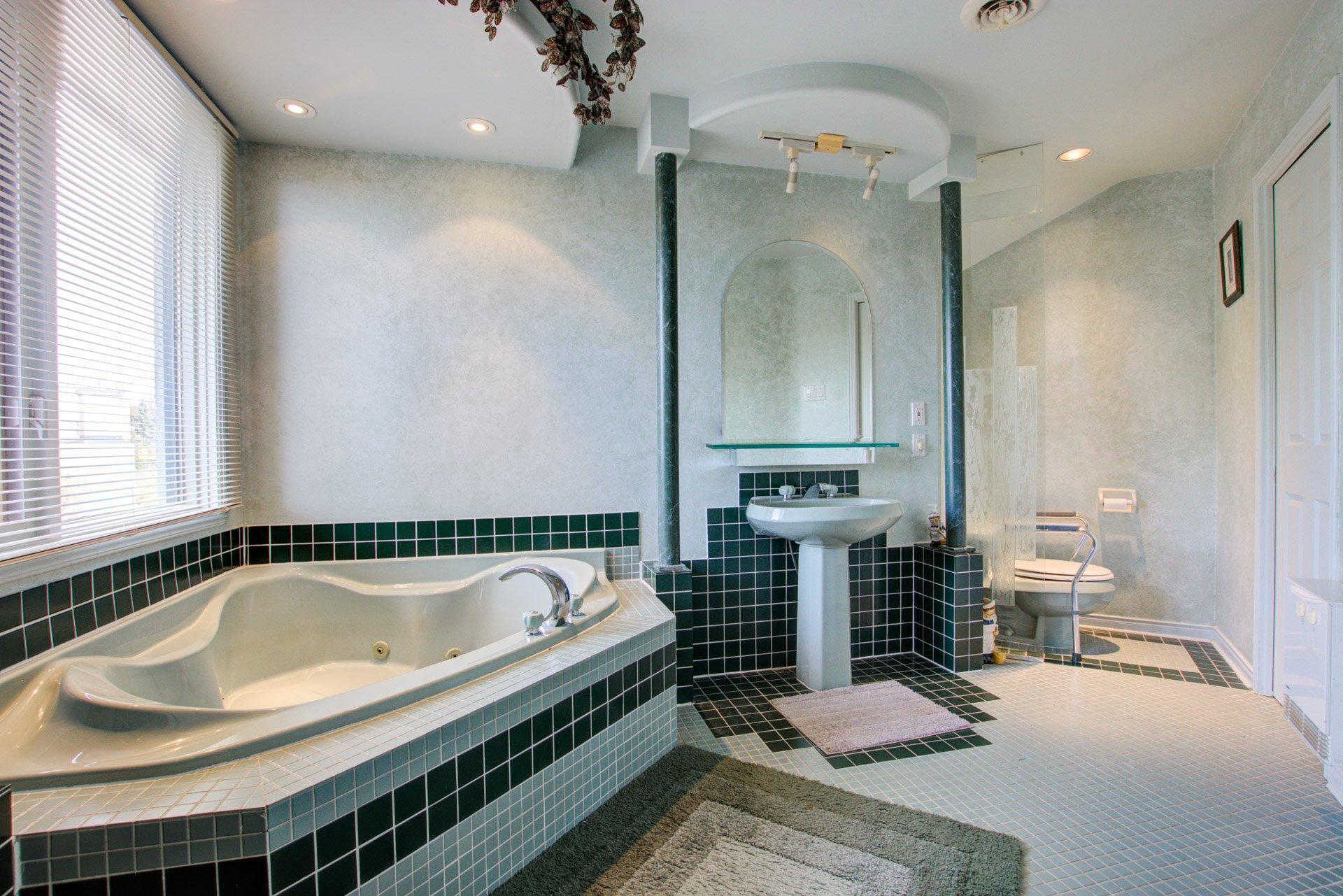 









1708


Rue de la Biche

,
Longueuil (Le Vieux-Longueuil),




QC
J4N1M9

