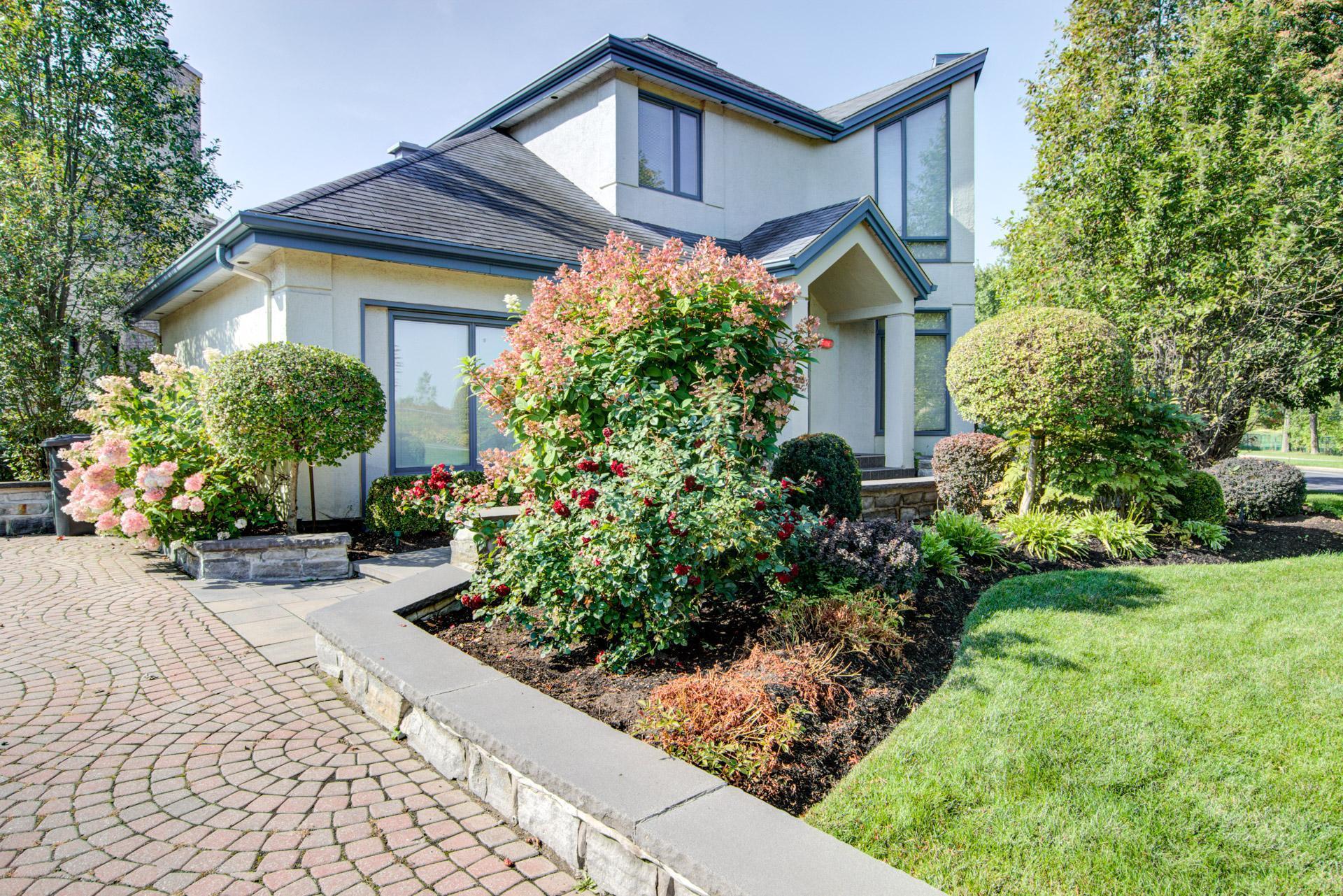 









1708


Rue de la Biche

,
Longueuil (Le Vieux-Longueuil),




QC
J4N1M9

