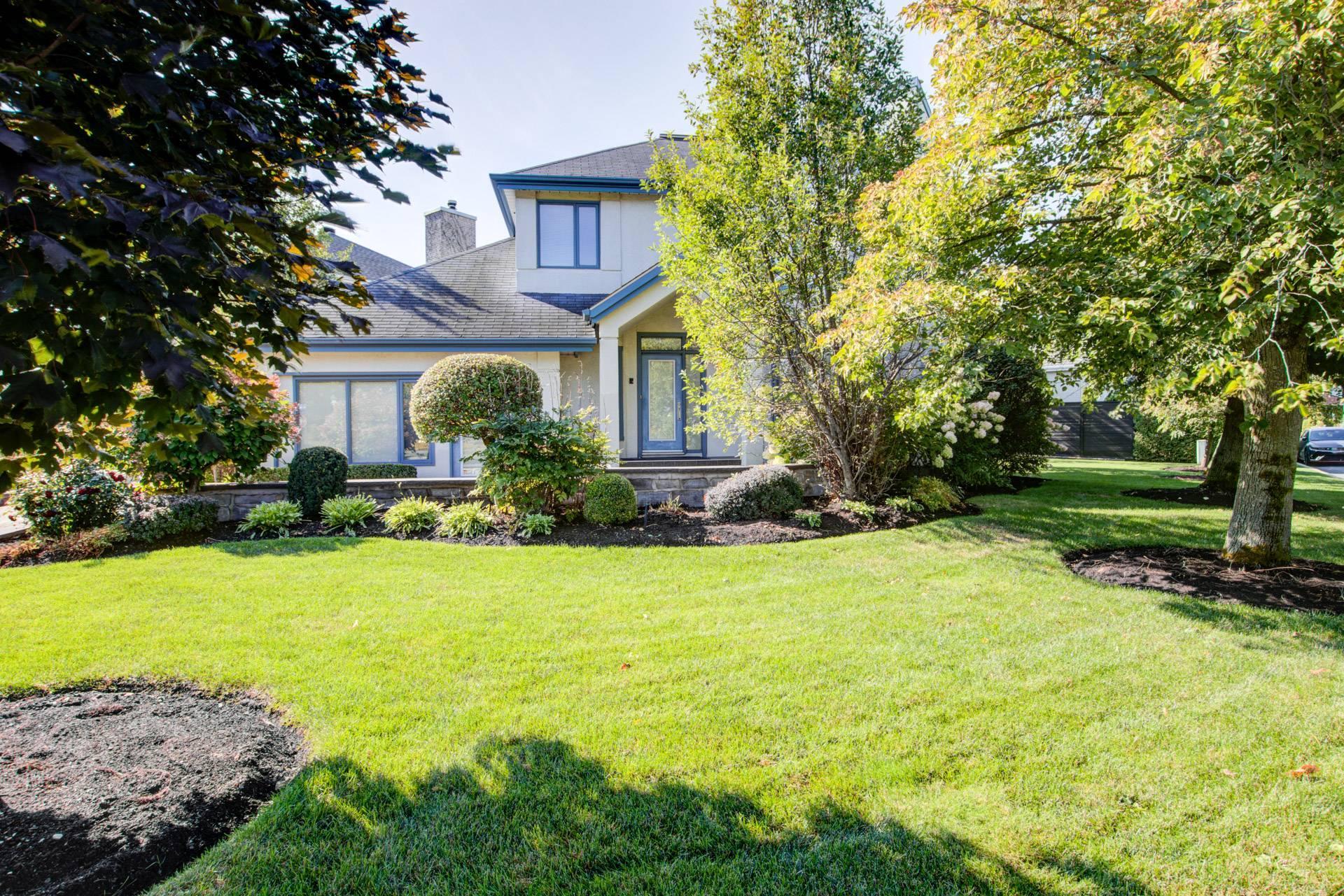 









1708


Rue de la Biche

,
Longueuil (Le Vieux-Longueuil),




QC
J4N1M9

