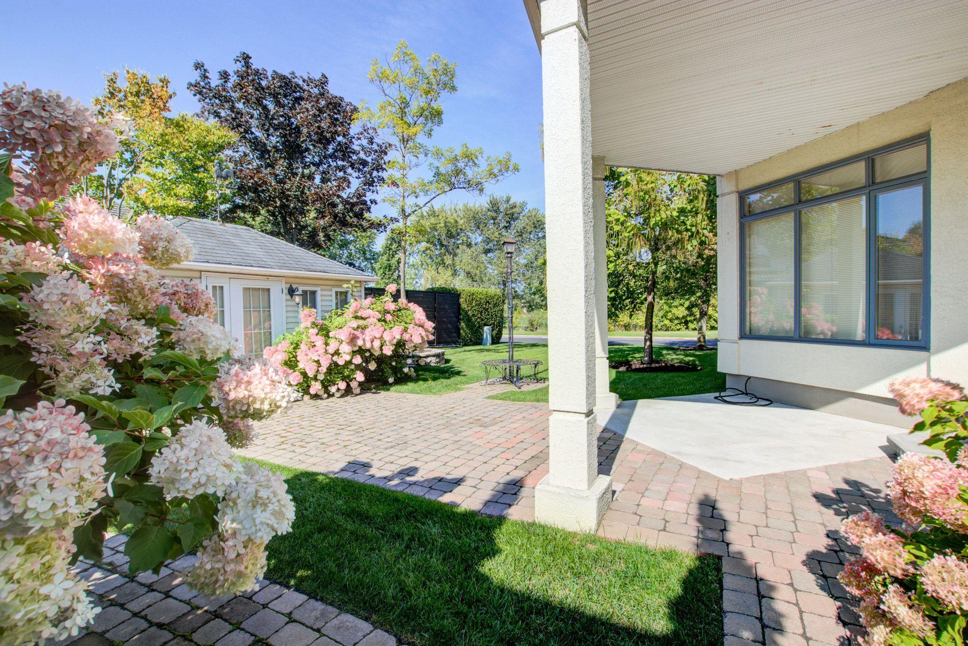 









1708


Rue de la Biche

,
Longueuil (Le Vieux-Longueuil),




QC
J4N1M9

