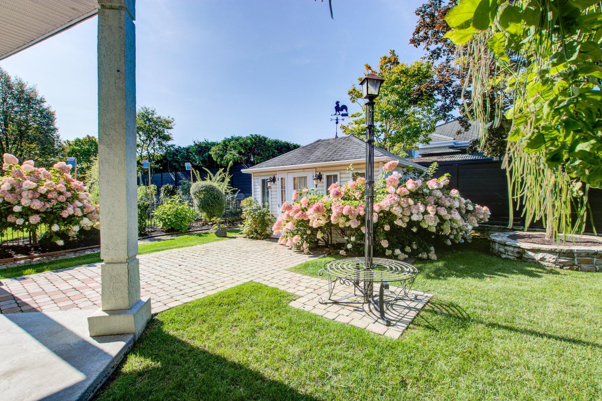 









1708


Rue de la Biche

,
Longueuil (Le Vieux-Longueuil),




QC
J4N1M9

