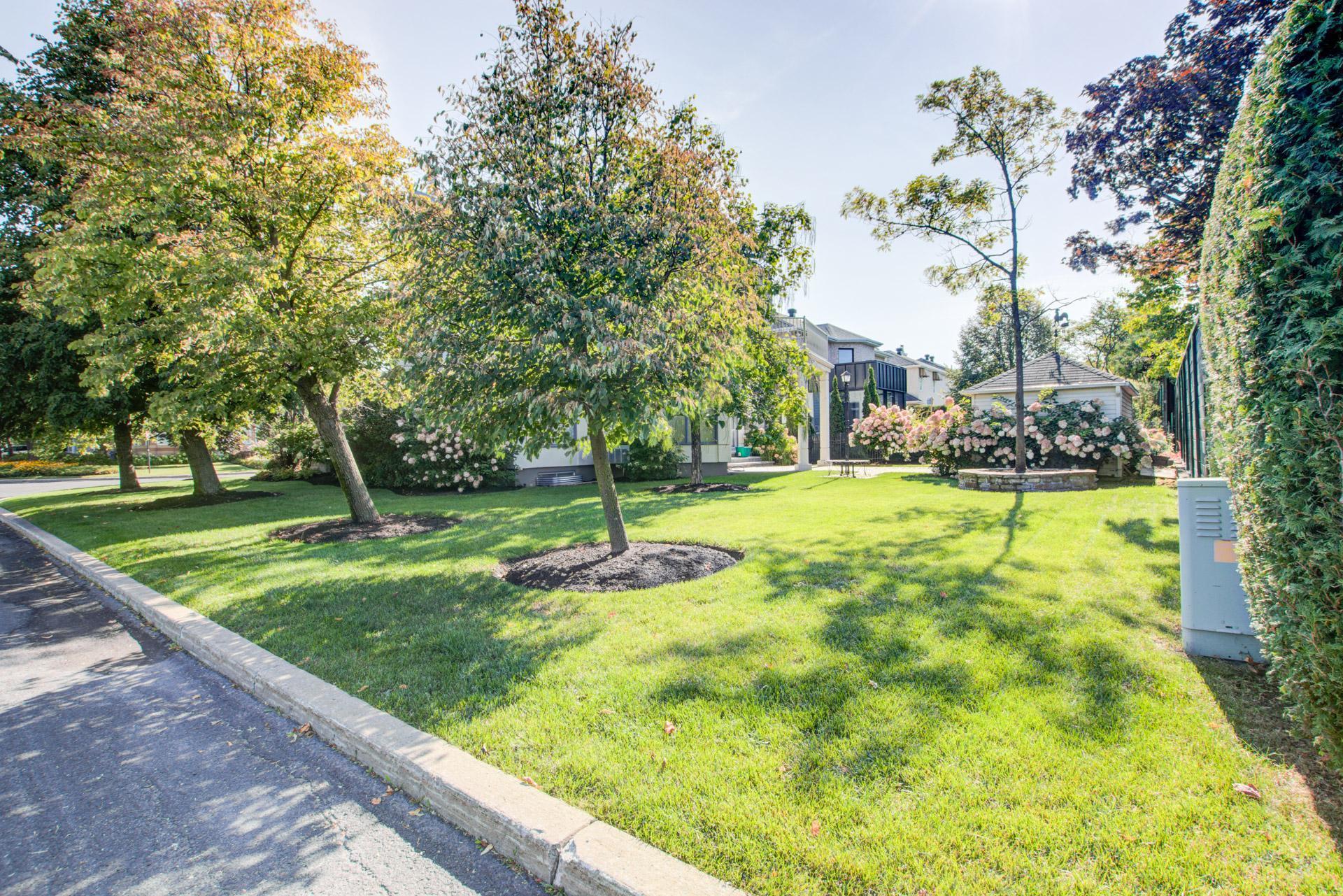 









1708


Rue de la Biche

,
Longueuil (Le Vieux-Longueuil),




QC
J4N1M9

