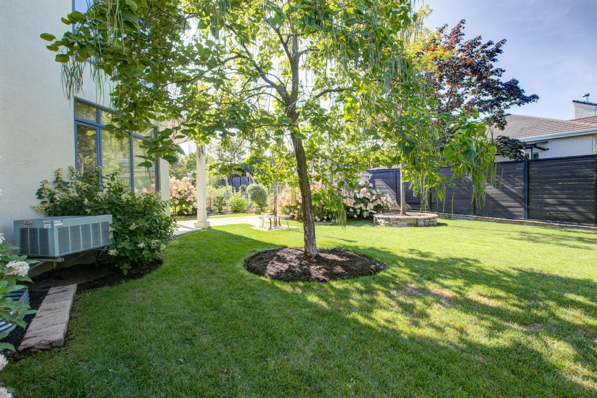 









1708


Rue de la Biche

,
Longueuil (Le Vieux-Longueuil),




QC
J4N1M9

