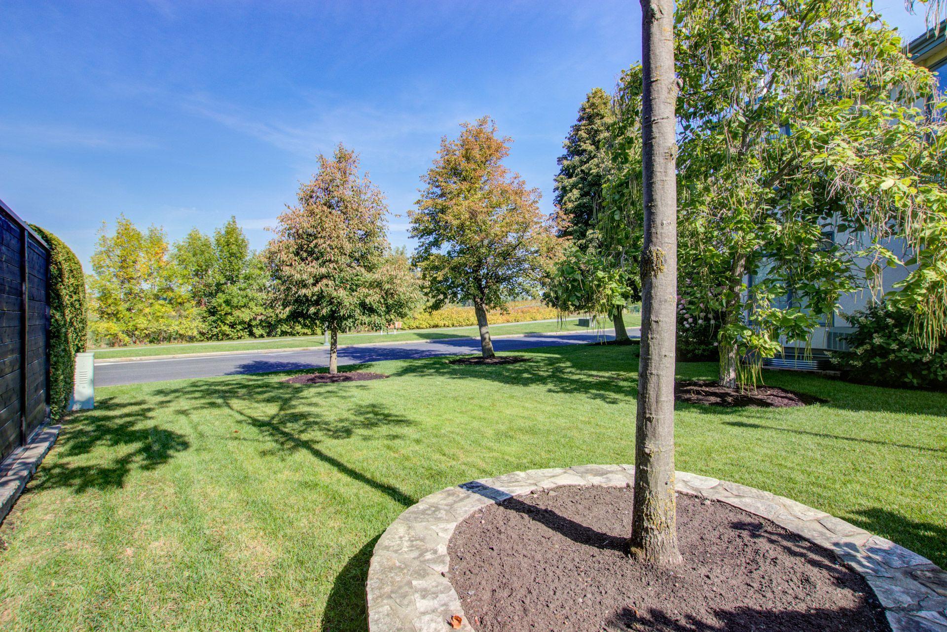 









1708


Rue de la Biche

,
Longueuil (Le Vieux-Longueuil),




QC
J4N1M9

