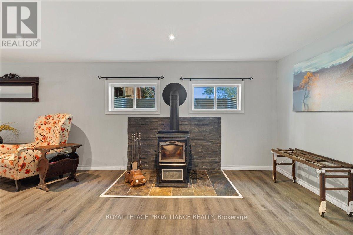 












558 AIKINS ROAD

,
Quinte West (Sidney Ward),




Ontario
K8N4Z2

