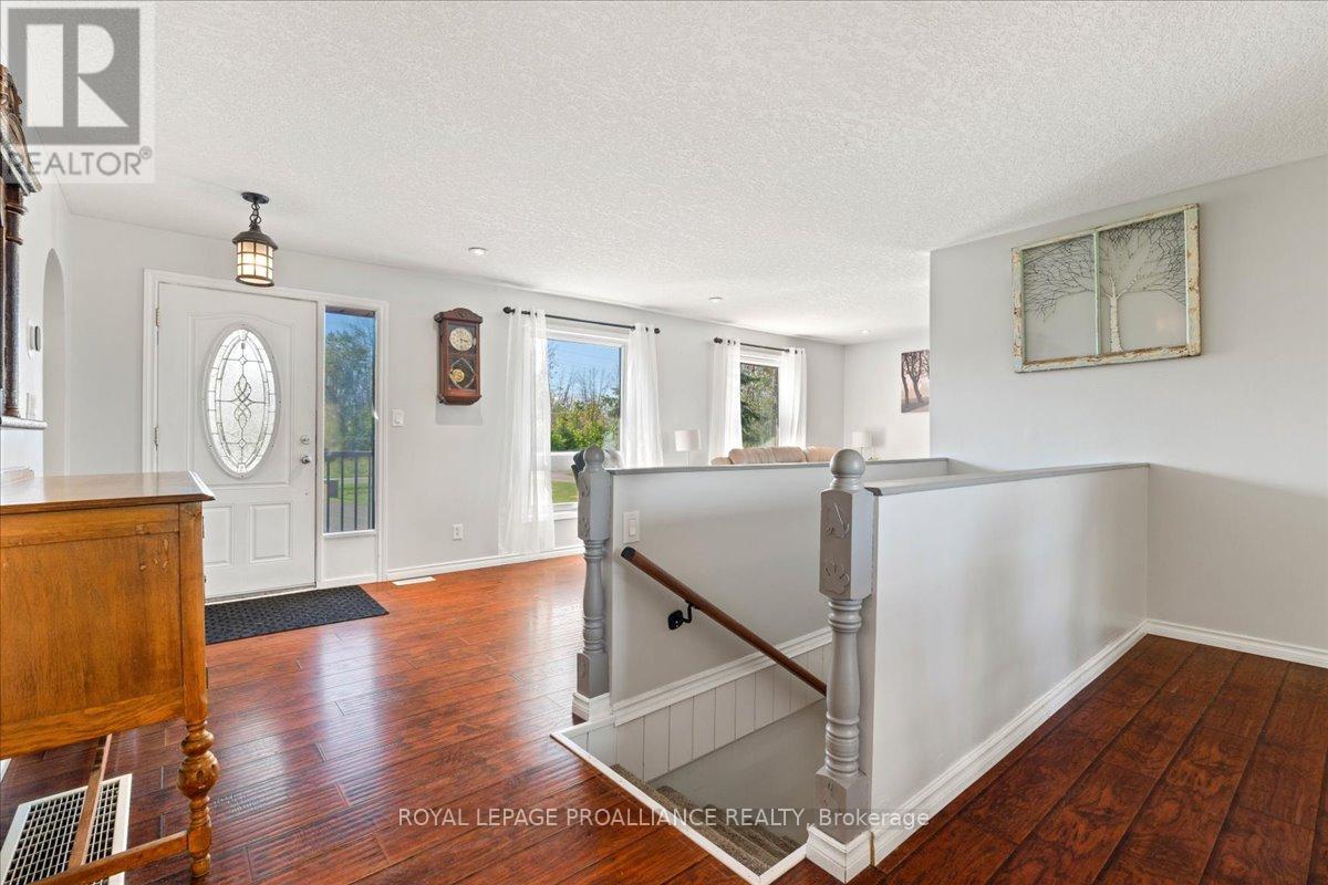 












558 AIKINS ROAD

,
Quinte West (Sidney Ward),




Ontario
K8N4Z2

