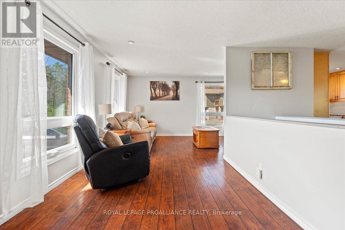 












558 AIKINS ROAD

,
Quinte West (Sidney Ward),




Ontario
K8N4Z2

