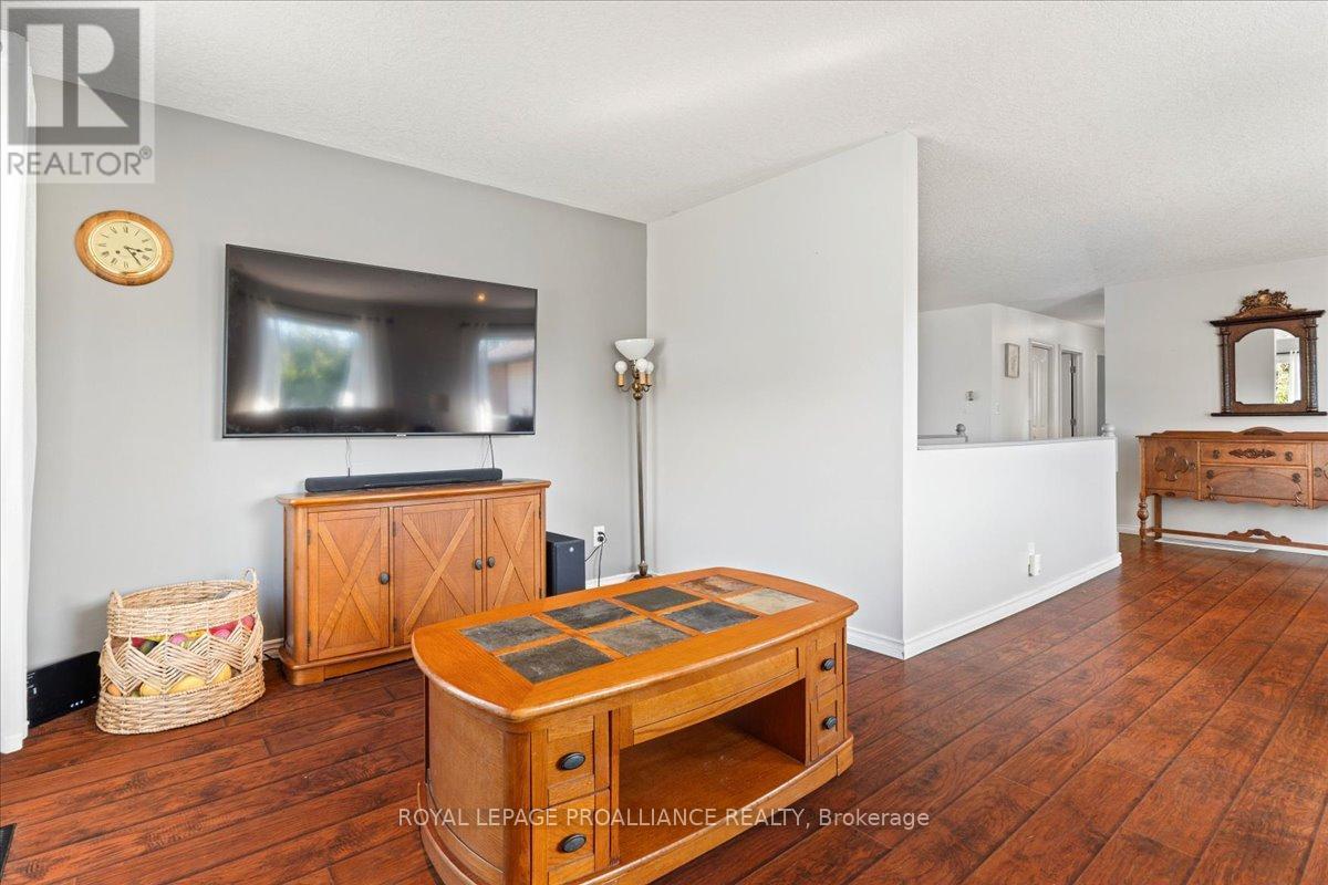 












558 AIKINS ROAD

,
Quinte West (Sidney Ward),




Ontario
K8N4Z2

