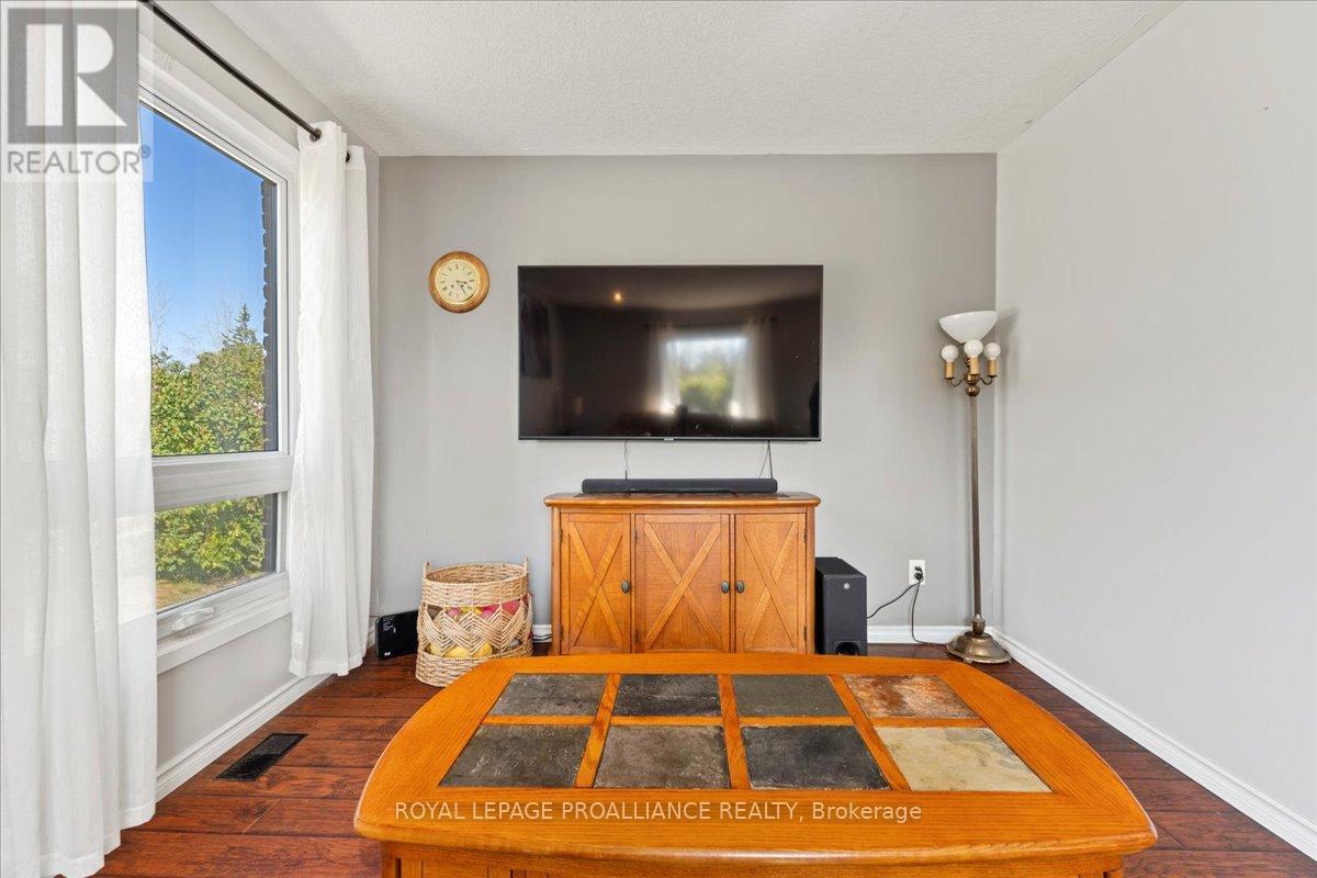 












558 AIKINS ROAD

,
Quinte West (Sidney Ward),




Ontario
K8N4Z2

