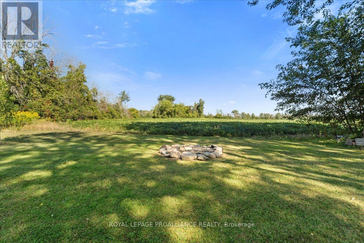 












558 AIKINS ROAD

,
Quinte West (Sidney Ward),




Ontario
K8N4Z2

