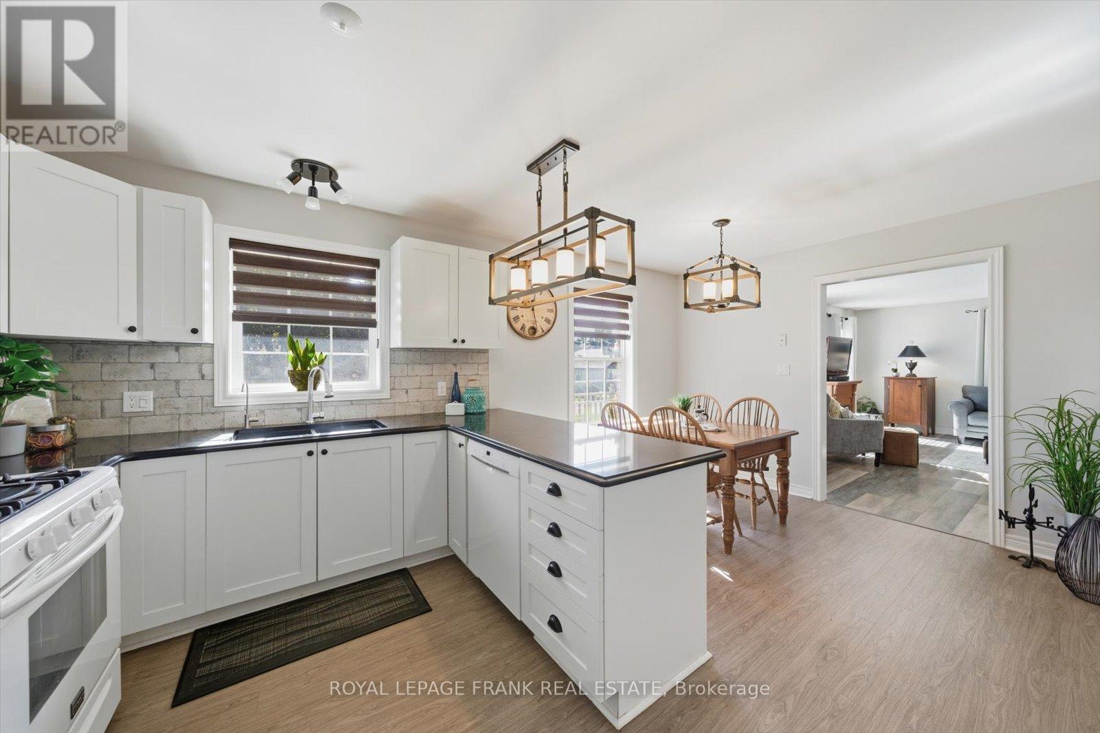 












34 RIVERVIEW ROAD

,
Kawartha Lakes (Lindsay),




Ontario
K9V1B3

