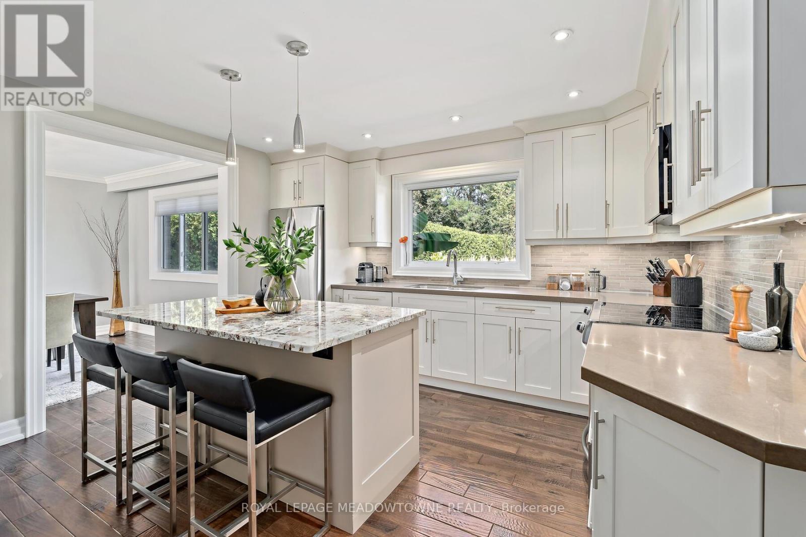 












25 HILLSIDE DRIVE

,
Halton Hills,




Ontario
L7G4W2

