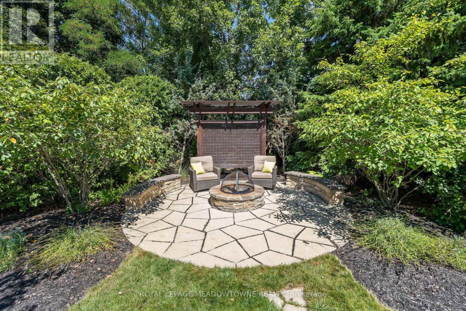 












25 HILLSIDE DRIVE

,
Halton Hills,




Ontario
L7G4W2

