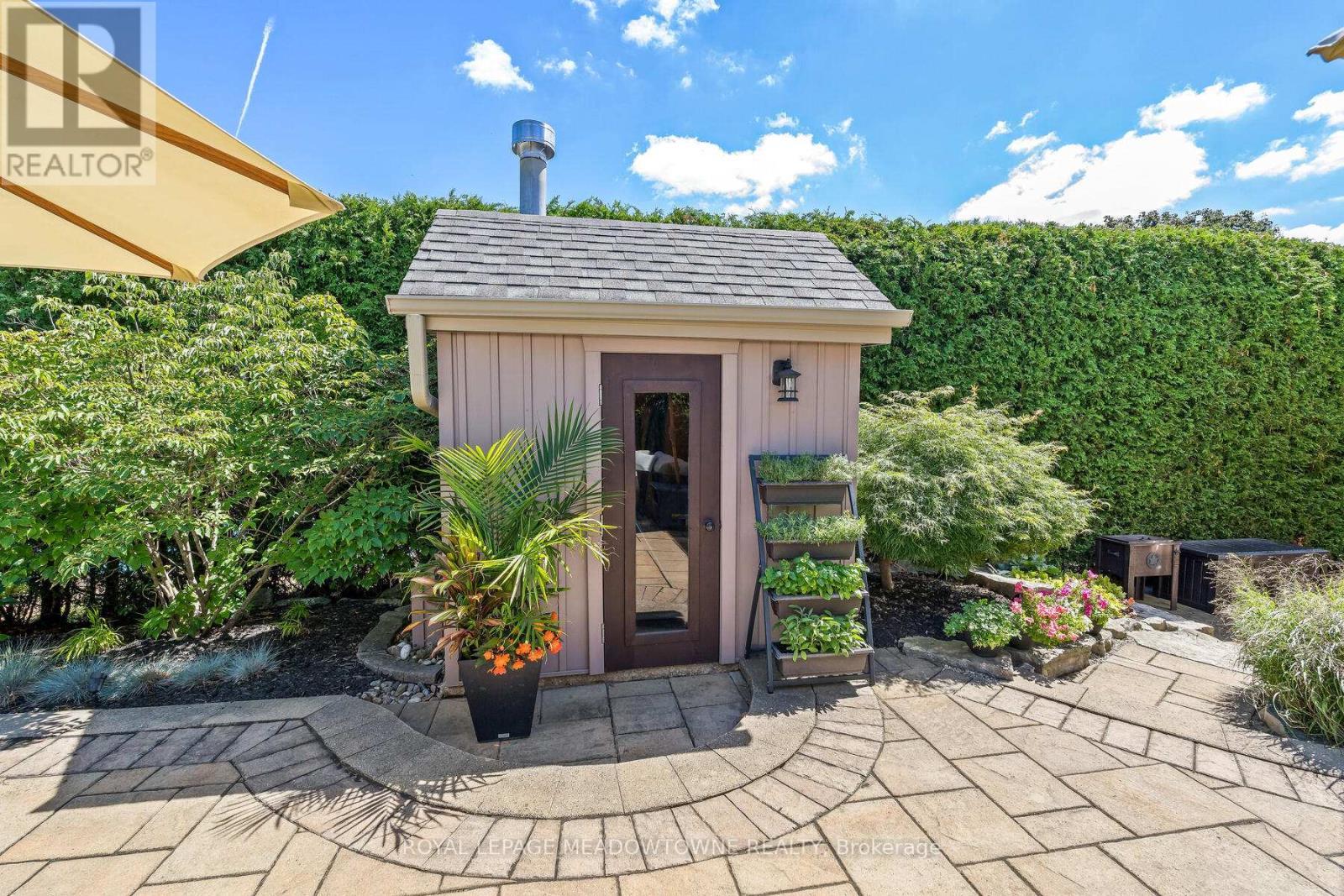 












25 HILLSIDE DRIVE

,
Halton Hills,




Ontario
L7G4W2

