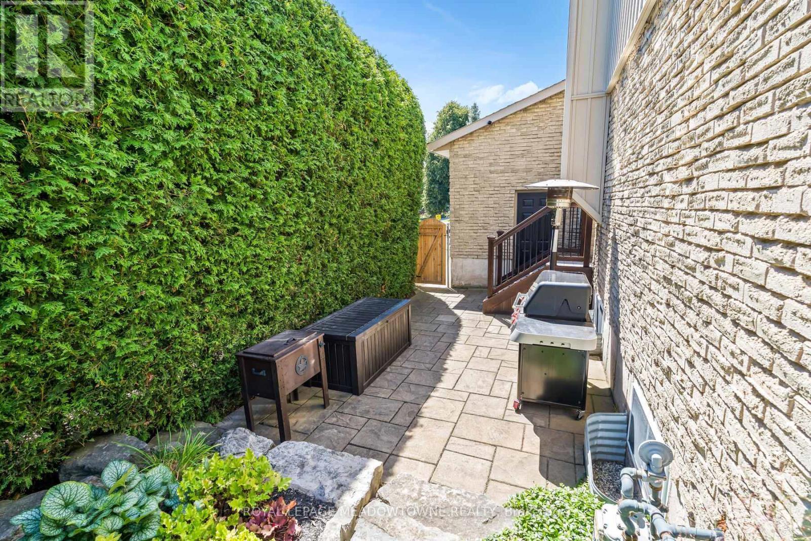 












25 HILLSIDE DRIVE

,
Halton Hills,




Ontario
L7G4W2

