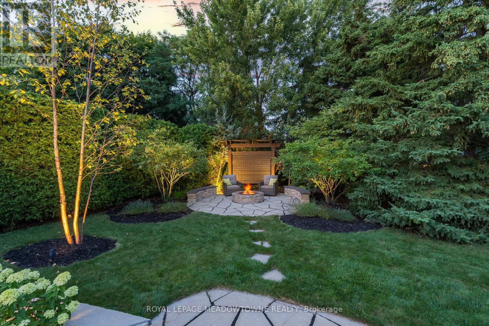 












25 HILLSIDE DRIVE

,
Halton Hills,




Ontario
L7G4W2

