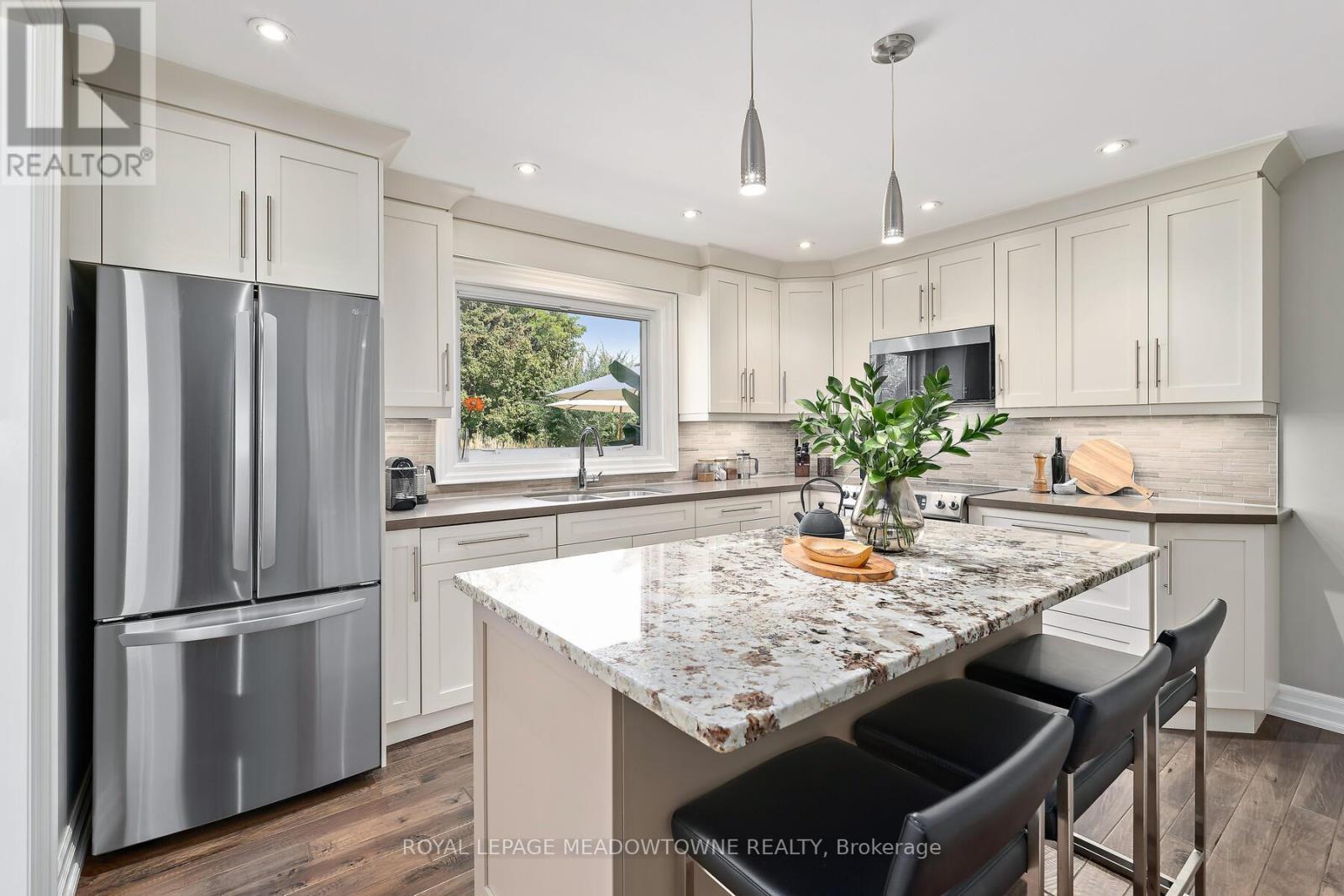 












25 HILLSIDE DRIVE

,
Halton Hills,




Ontario
L7G4W2

