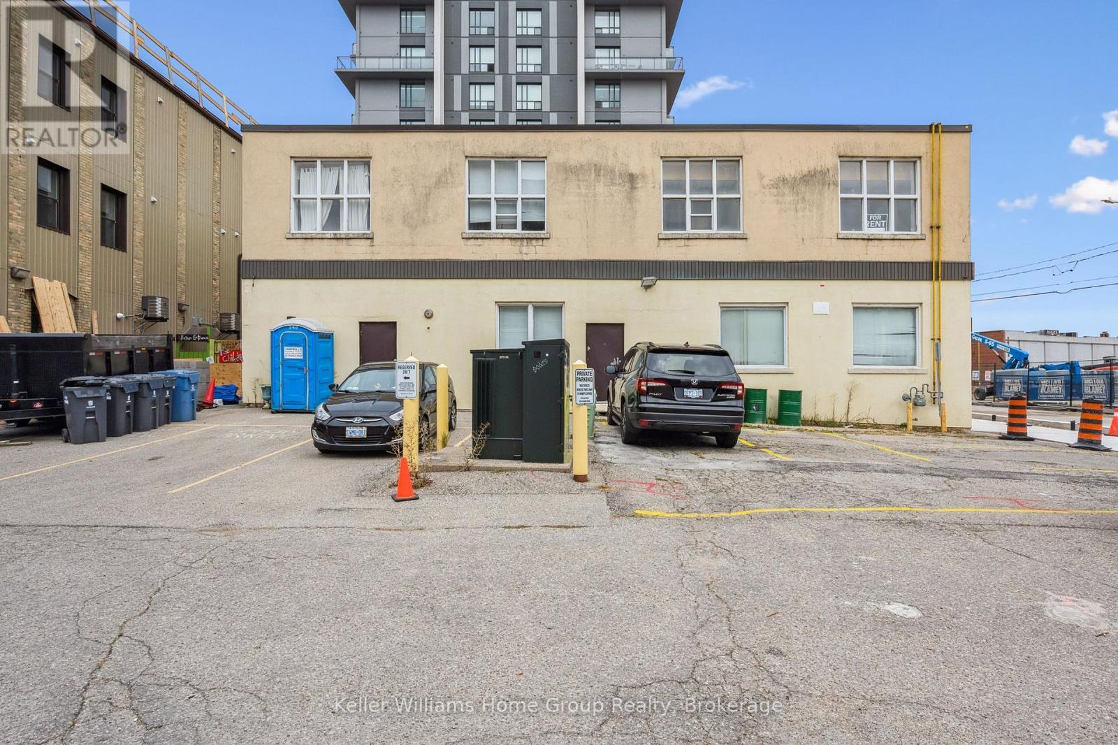 












40 BAKER STREET

,
Guelph (Downtown),




Ontario
N1H4G1

