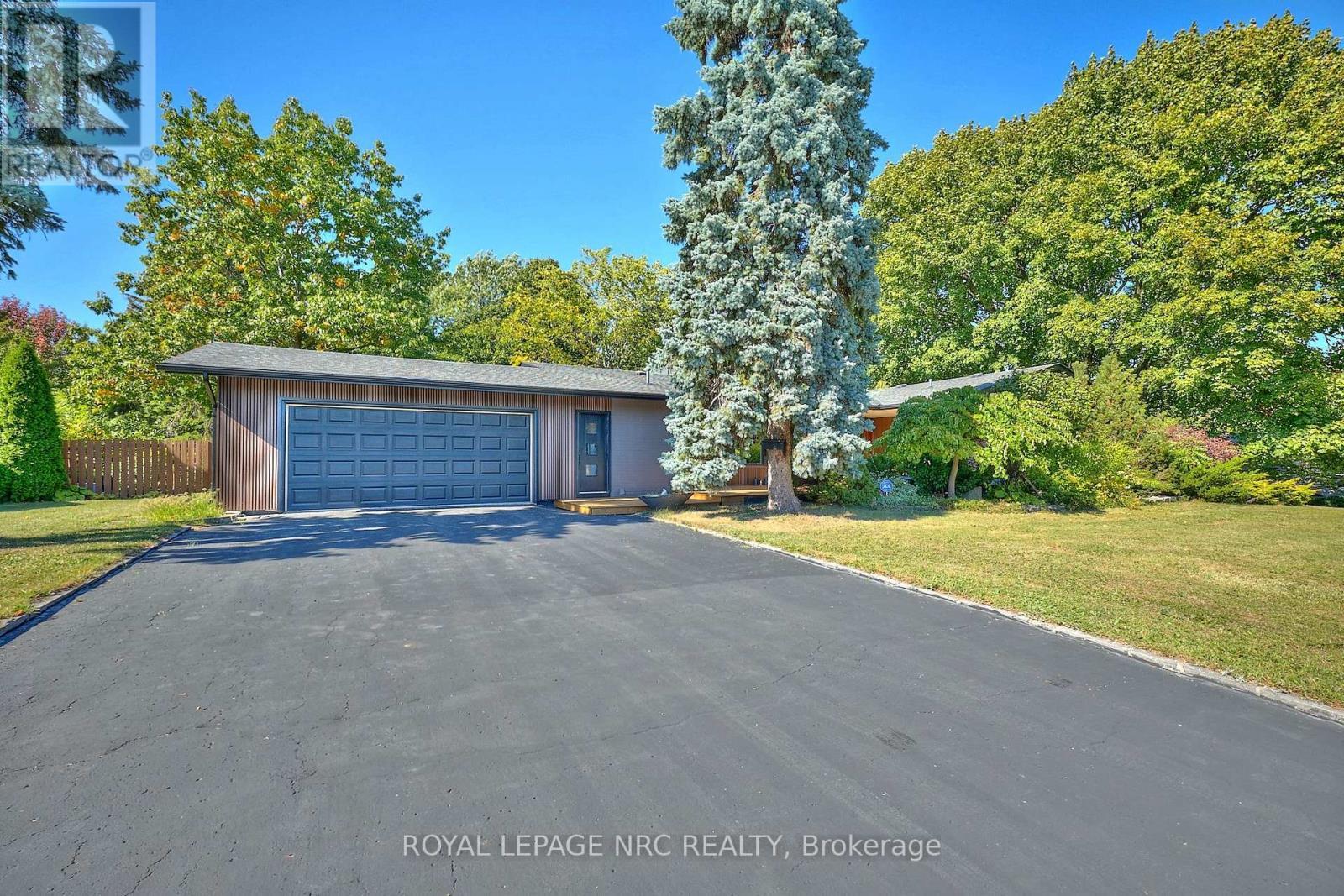 












7 WOODMOUNT DRIVE

,
St. Catharines (Burleigh Hill),




Ontario
L2T2X8

