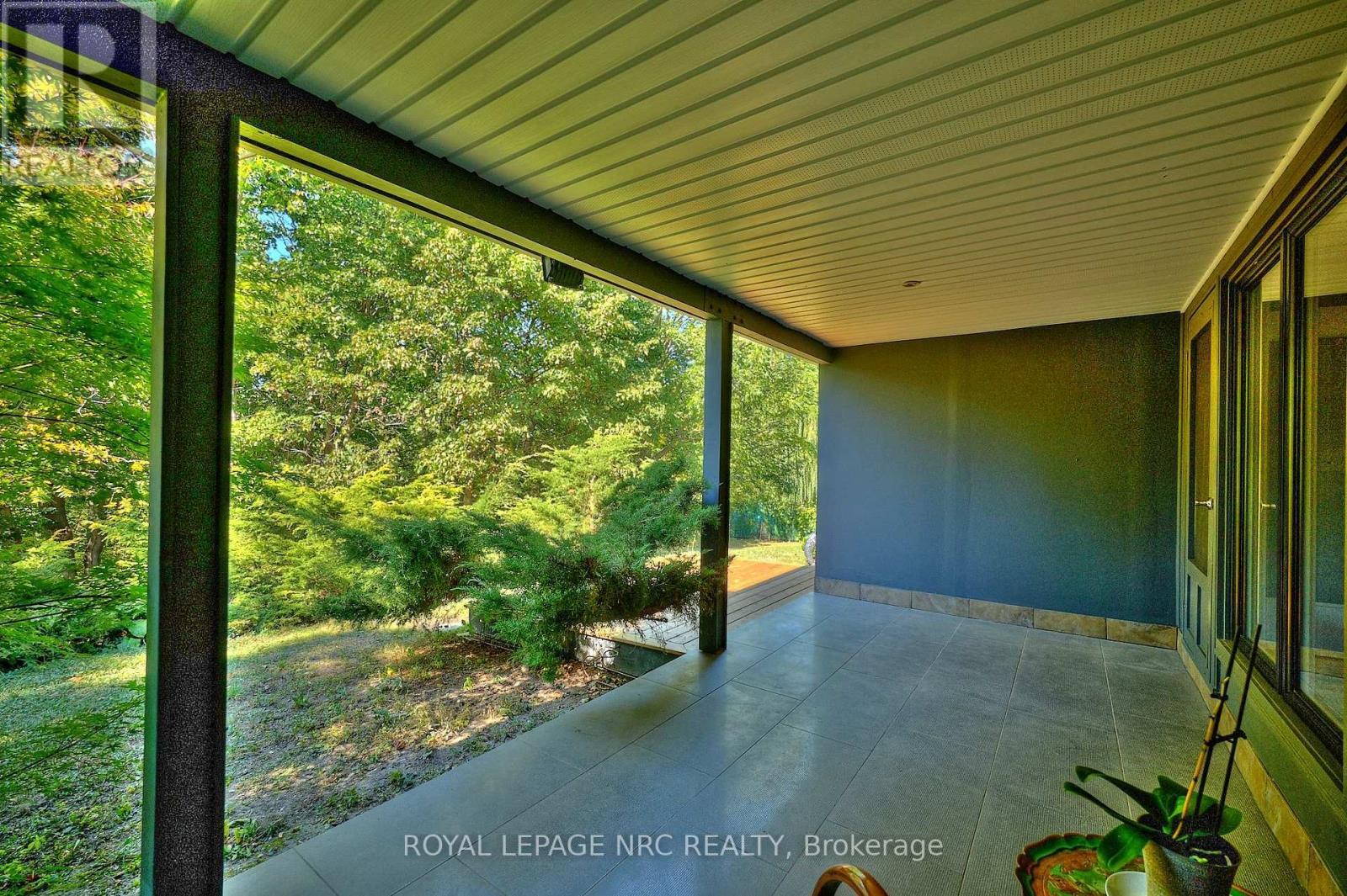 












7 WOODMOUNT DRIVE

,
St. Catharines (Burleigh Hill),




Ontario
L2T2X8

