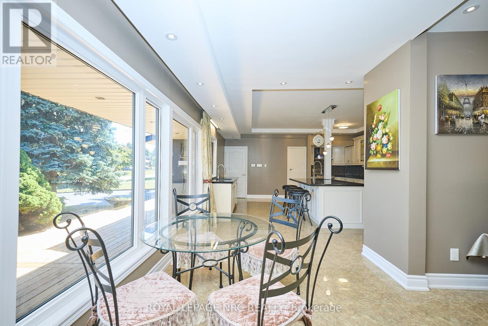 












7 WOODMOUNT DRIVE

,
St. Catharines (Burleigh Hill),




Ontario
L2T2X8

