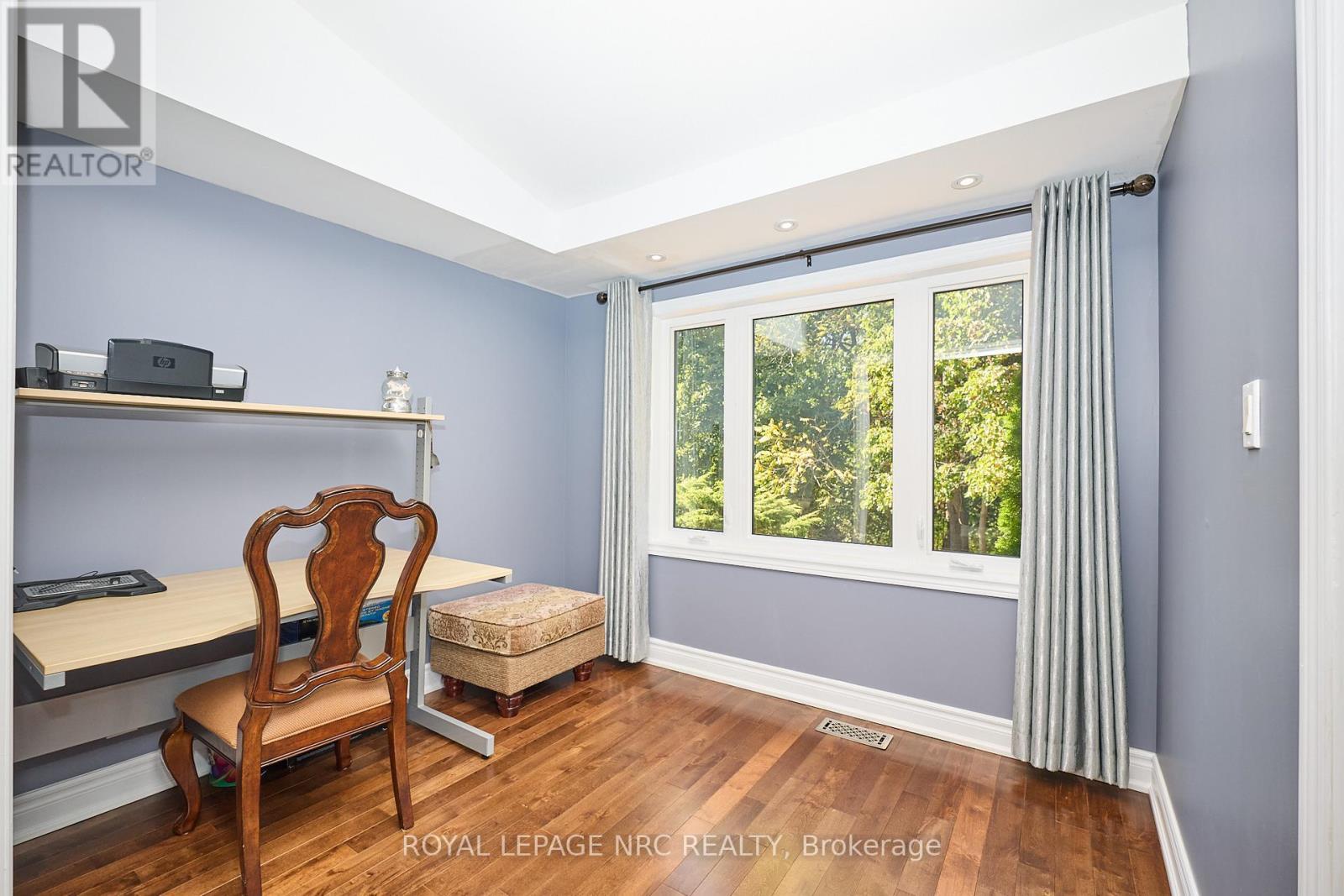 












7 WOODMOUNT DRIVE

,
St. Catharines (Burleigh Hill),




Ontario
L2T2X8

