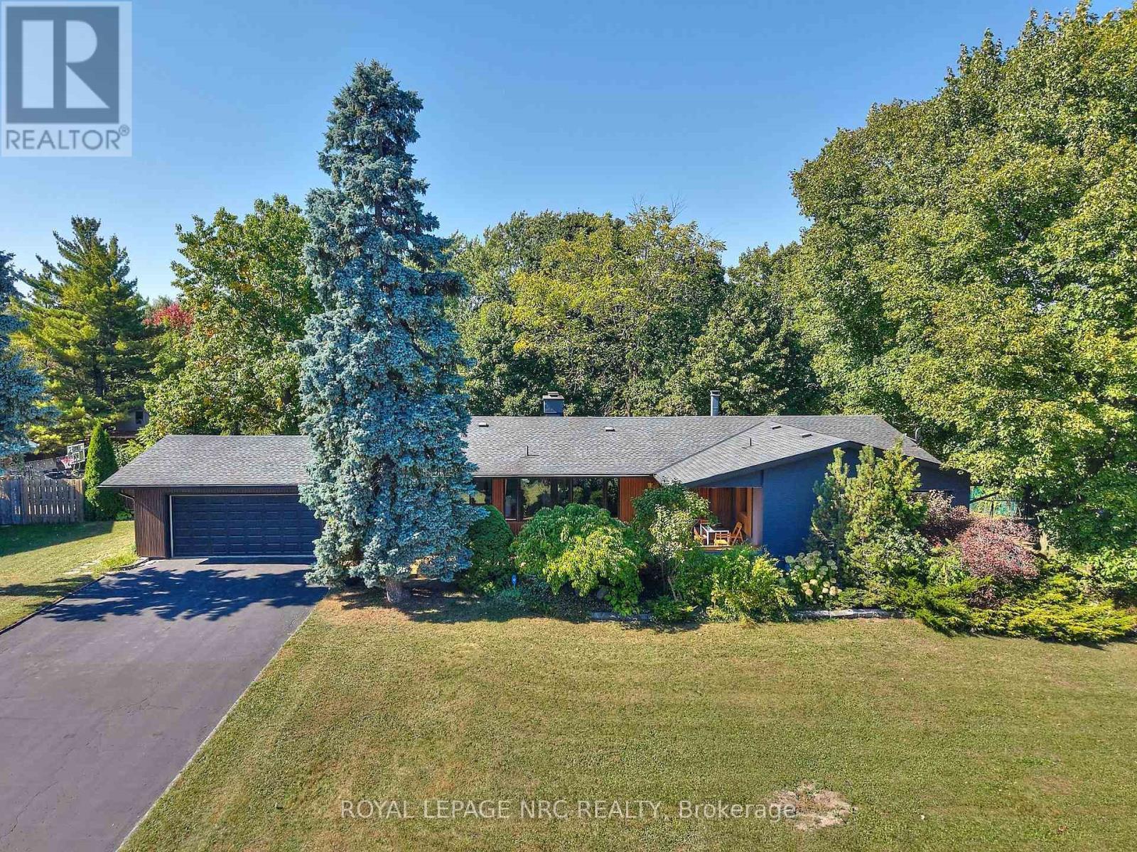 












7 WOODMOUNT DRIVE

,
St. Catharines (Burleigh Hill),




Ontario
L2T2X8

