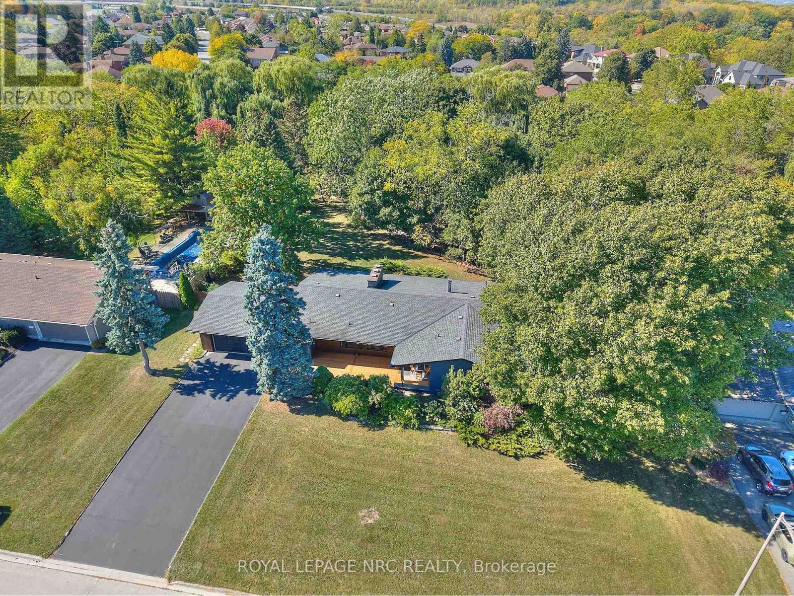 












7 WOODMOUNT DRIVE

,
St. Catharines (Burleigh Hill),




Ontario
L2T2X8


