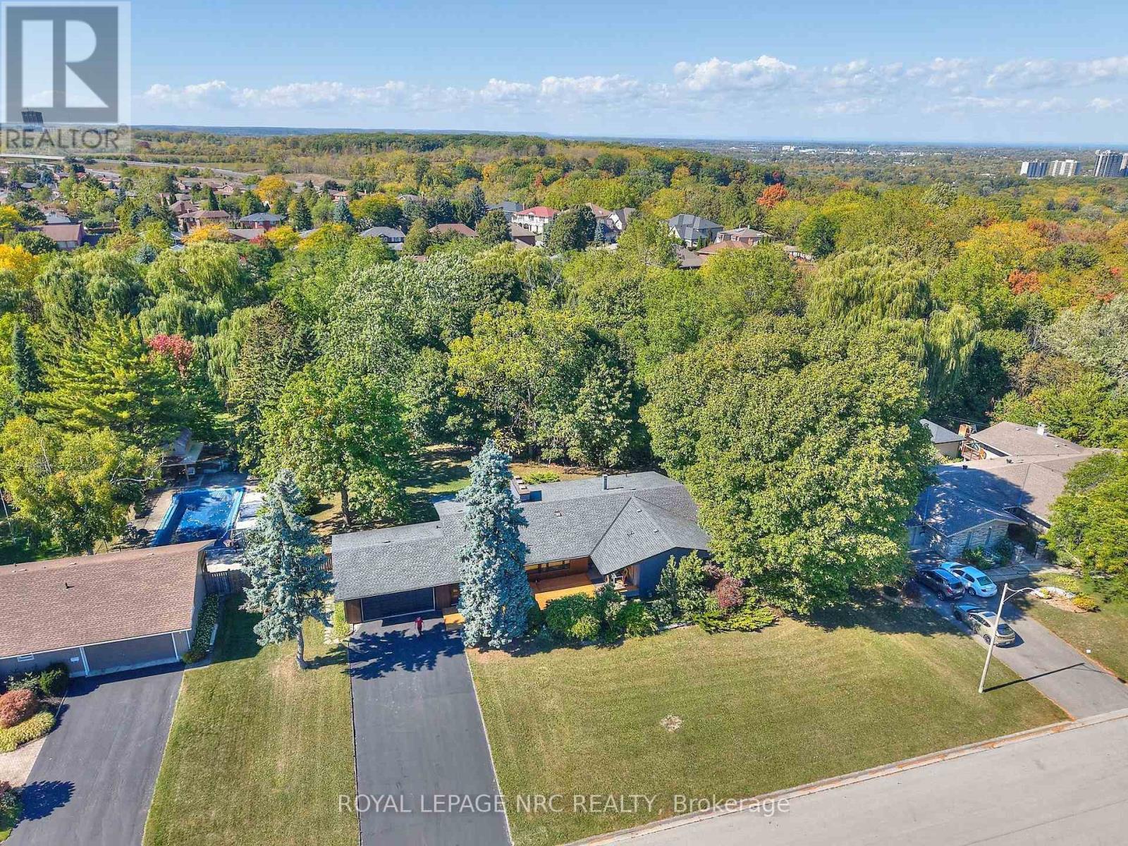 












7 WOODMOUNT DRIVE

,
St. Catharines (Burleigh Hill),




Ontario
L2T2X8

