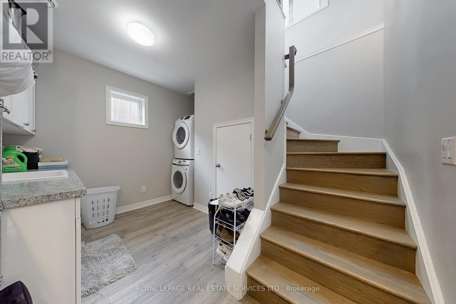 












89 LOUTH STREET

,
St. Catharines,




Ontario
L2S2T7

