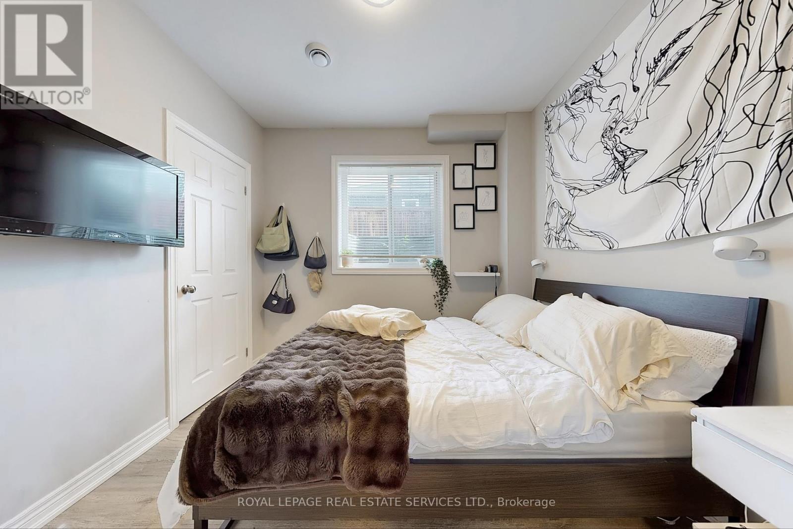 












89 LOUTH STREET

,
St. Catharines,




Ontario
L2S2T7

