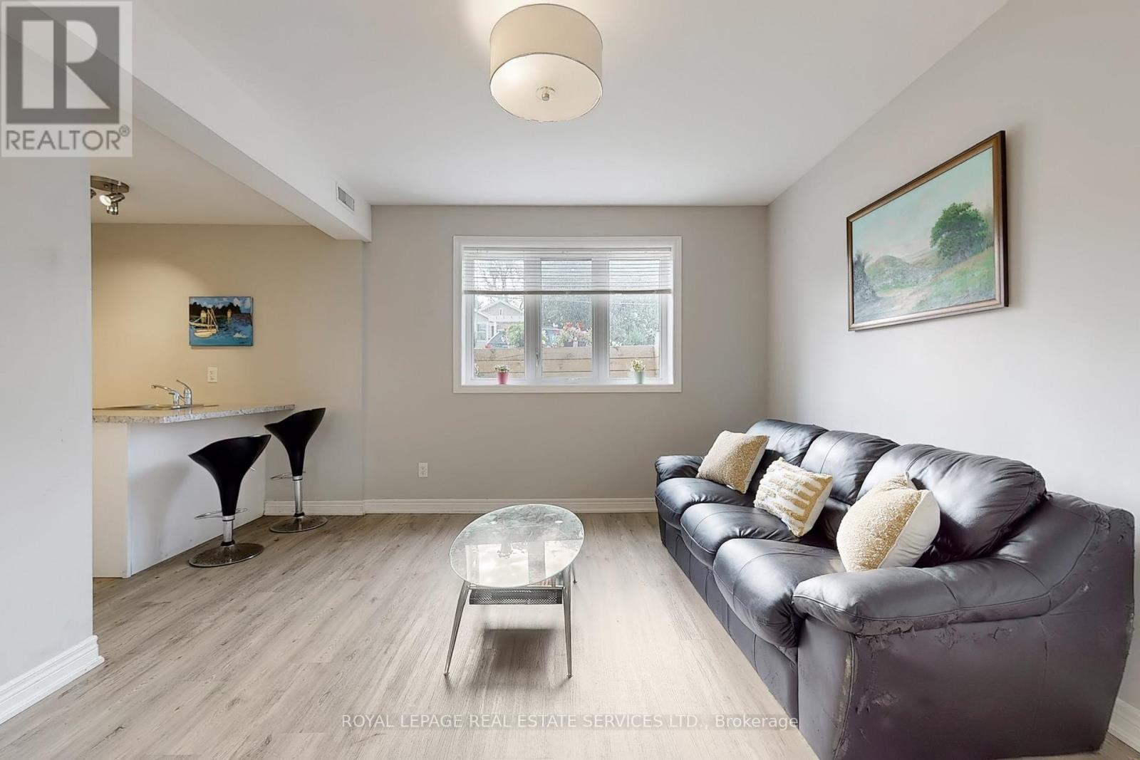 












89 LOUTH STREET

,
St. Catharines,




Ontario
L2S2T7

