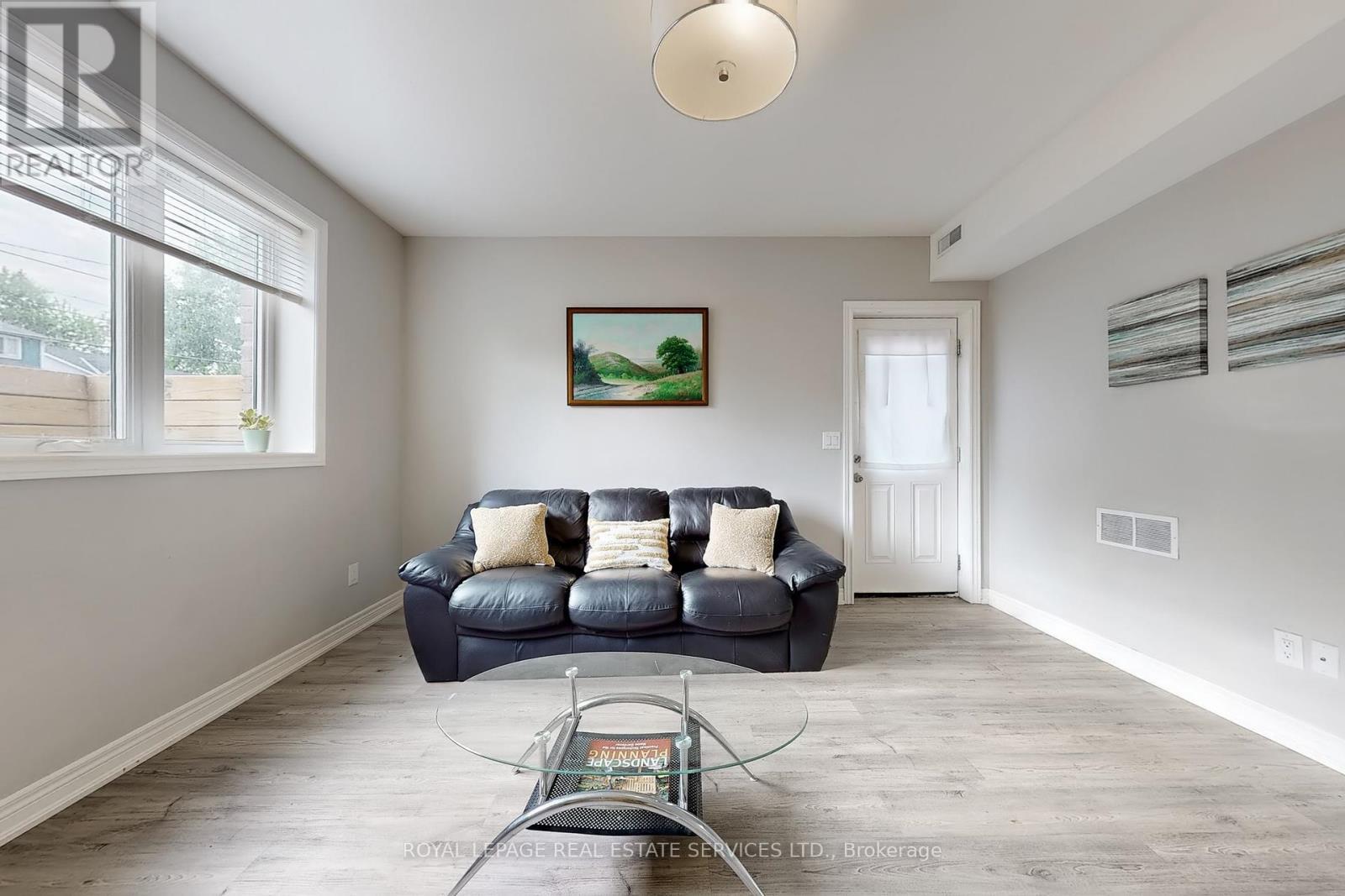 












89 LOUTH STREET

,
St. Catharines,




Ontario
L2S2T7

