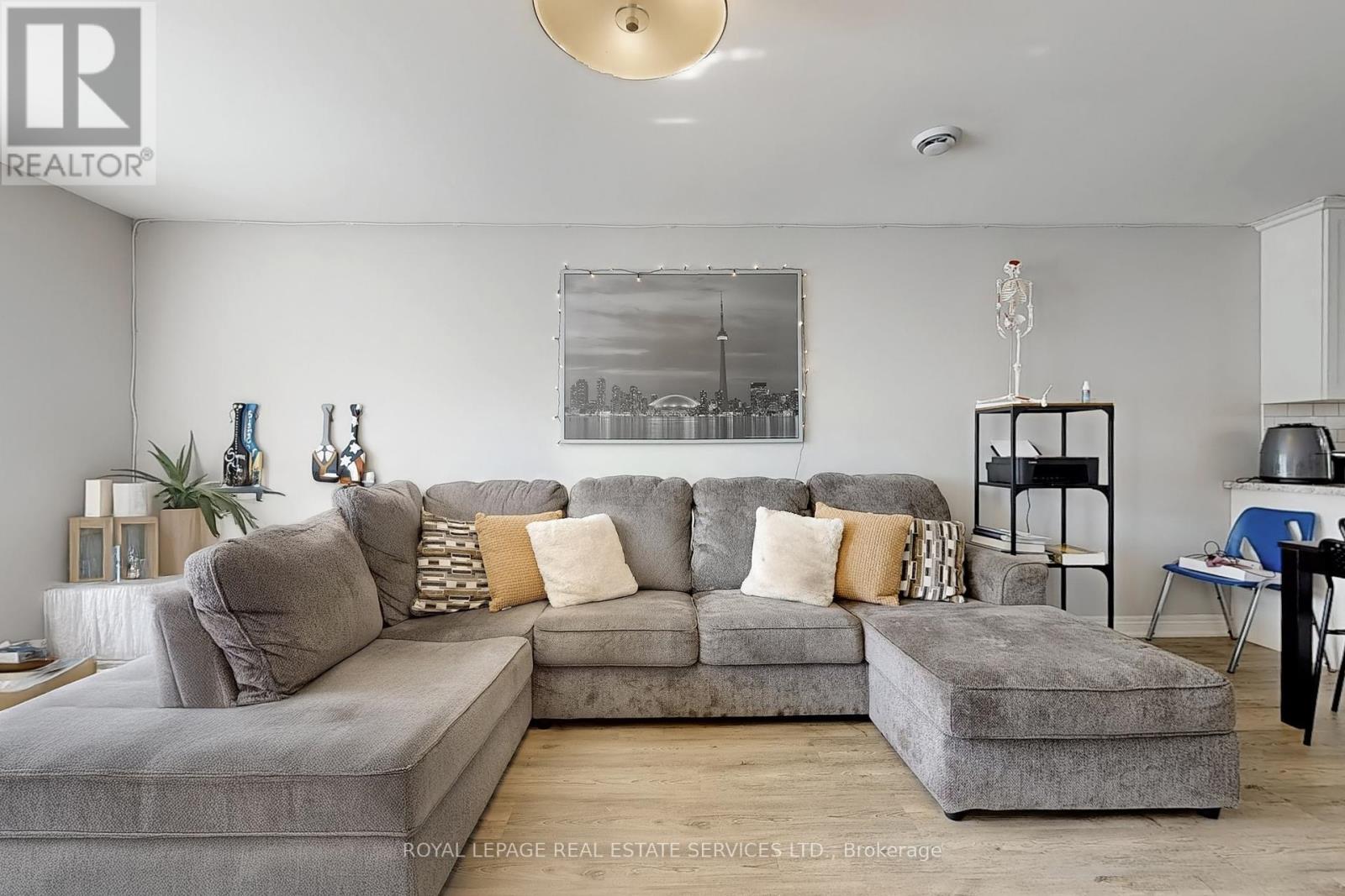 












89 LOUTH STREET

,
St. Catharines,




Ontario
L2S2T7

