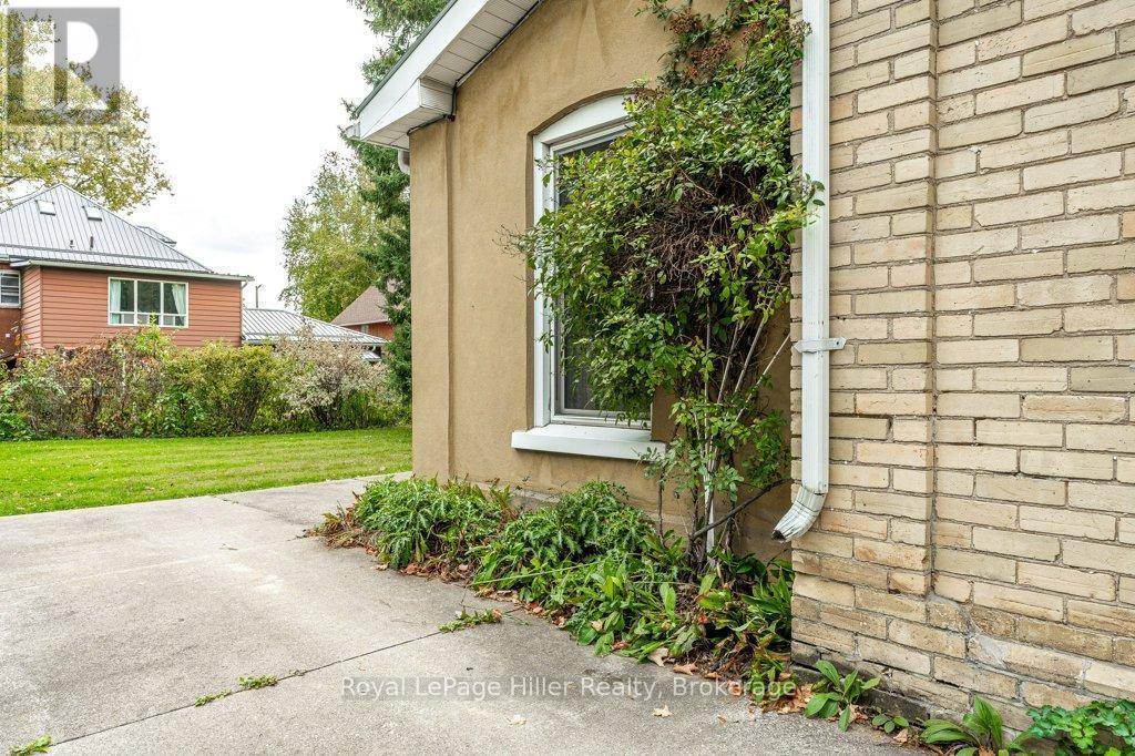 












121 WATER STREET

,
Stratford,




Ontario
N5A3C3

