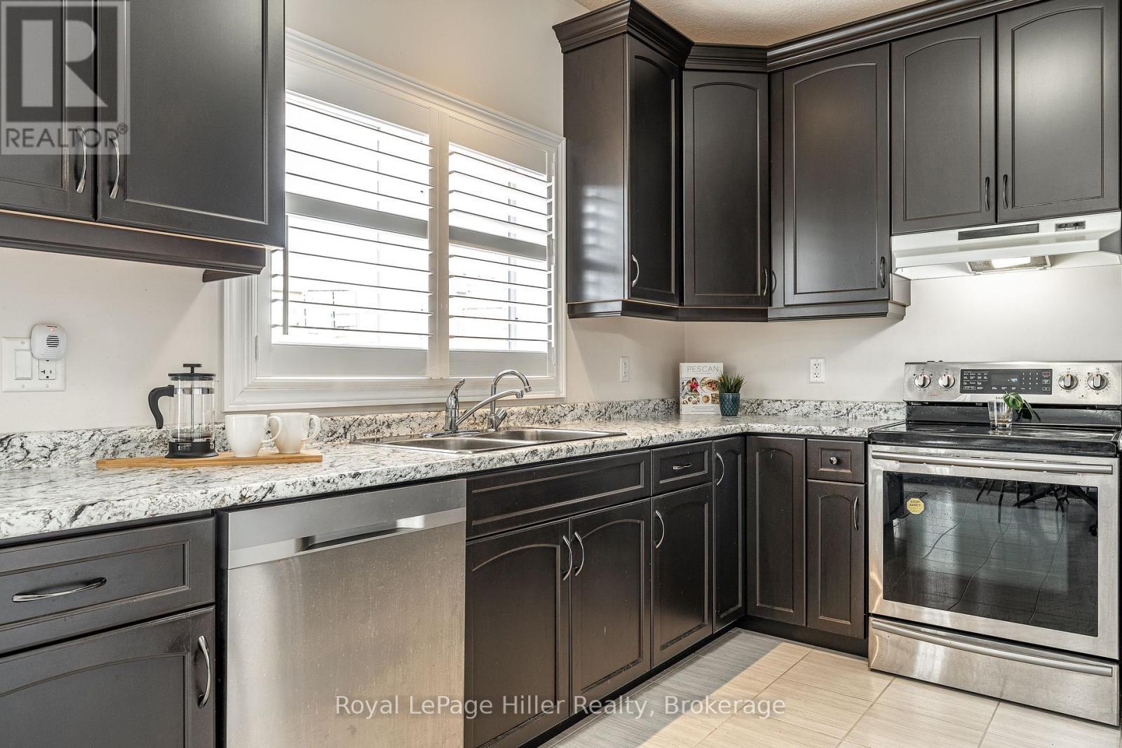 












112 THOMAS STREET

,
Stratford,




Ontario
N5A0E8

