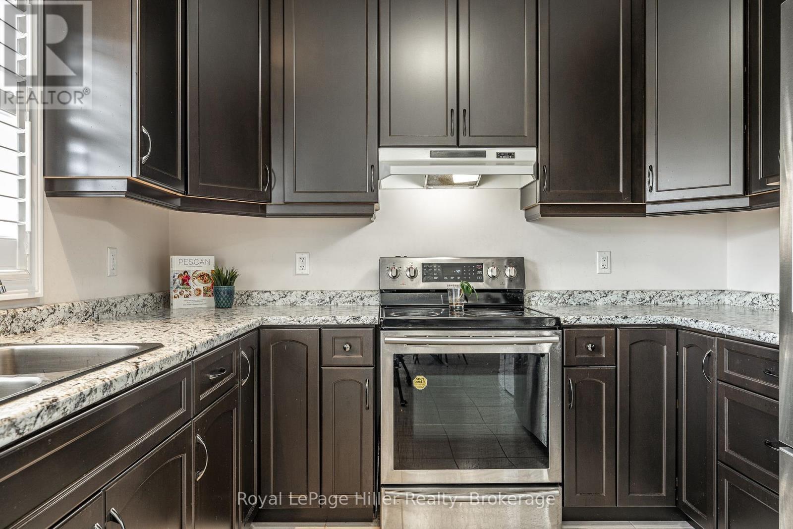 












112 THOMAS STREET

,
Stratford,




Ontario
N5A0E8

